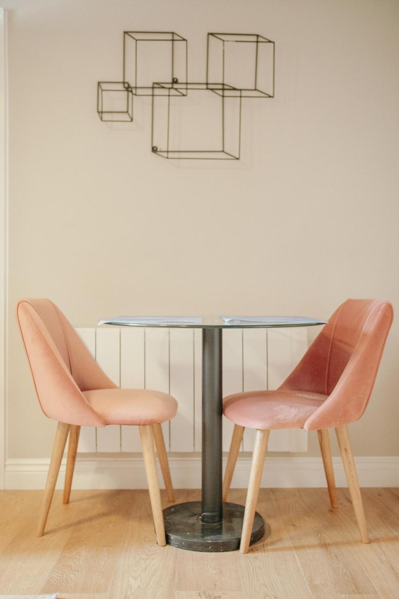 Chic & Cheerful 1bedroom In Historic Building Apartment