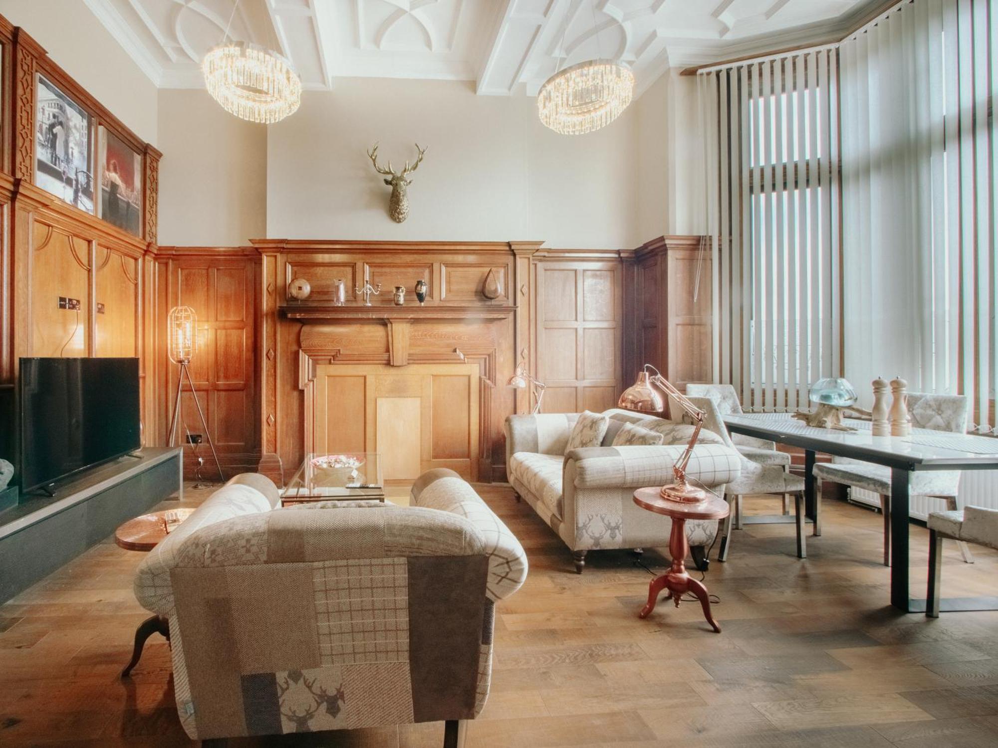 Apartment Outstanding Massive With Character
