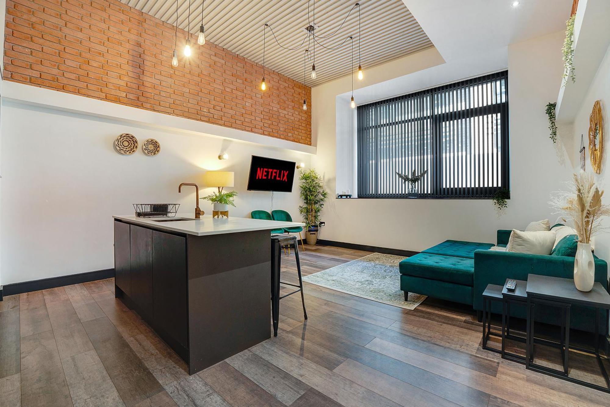 Angels - Blonk Street Luxury Apartment