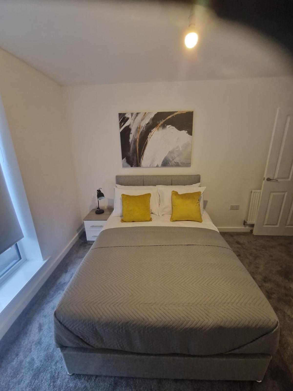 Spacious Luxurious Serviced 4 Sheffield
