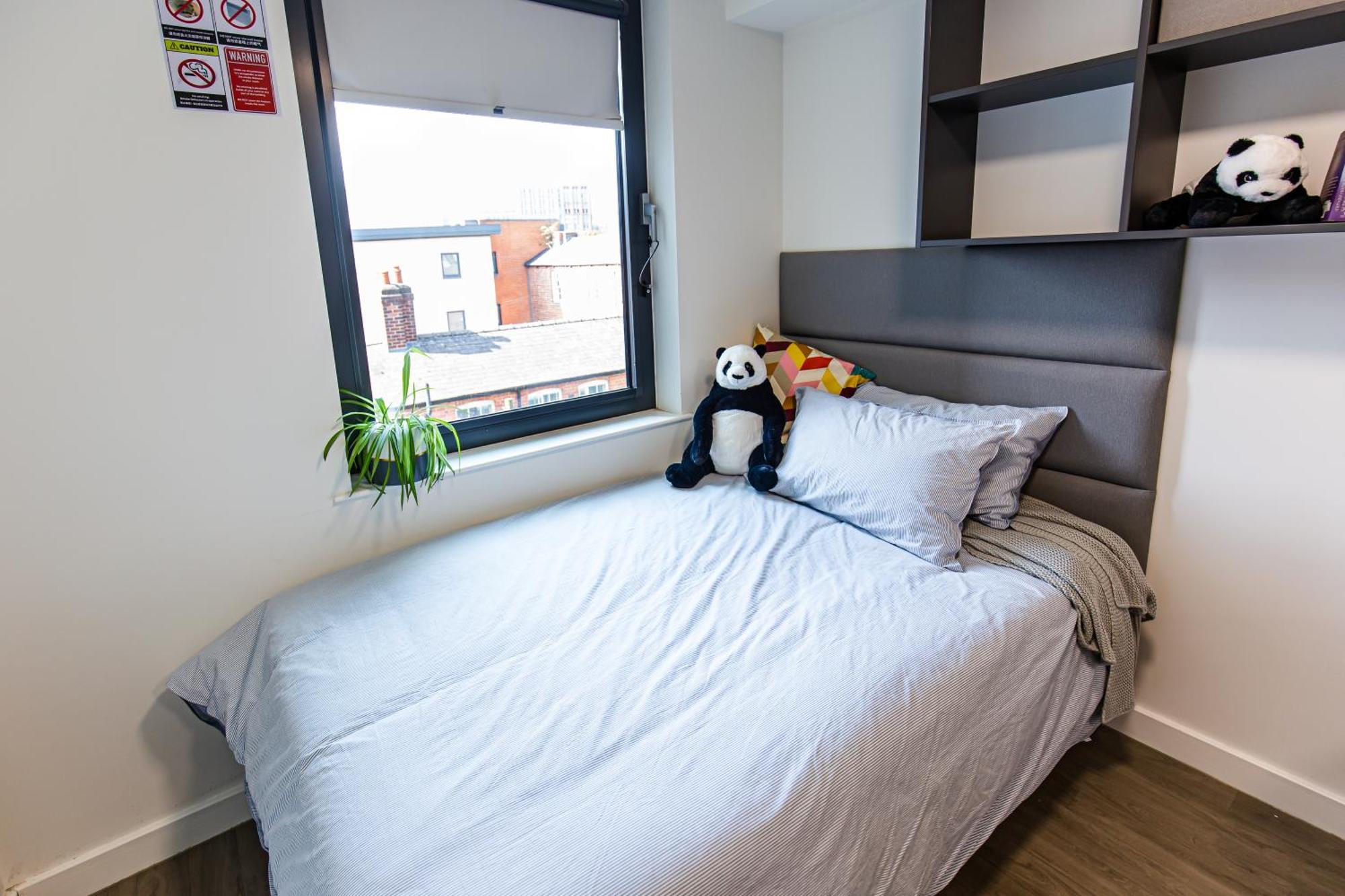 New Era Living - Ensuite Next To Bramall Lane *