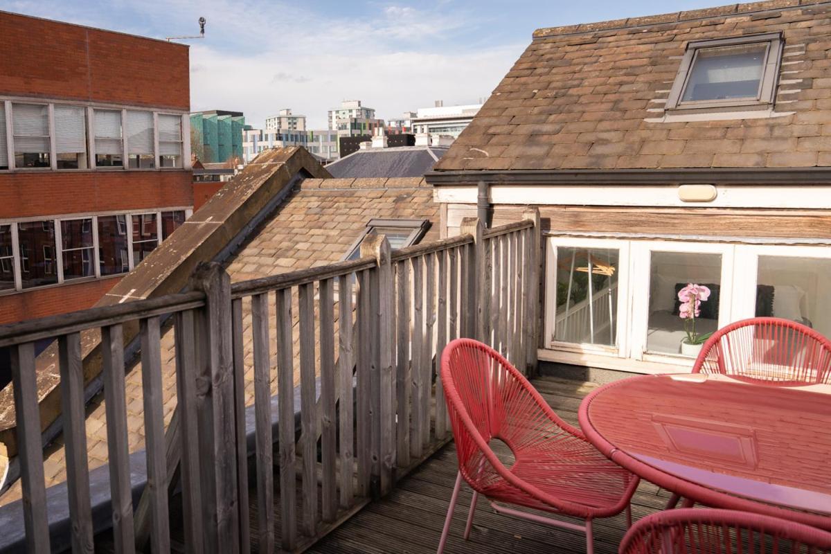 The Amazing Triplex - Centre - Free Parking Apartment