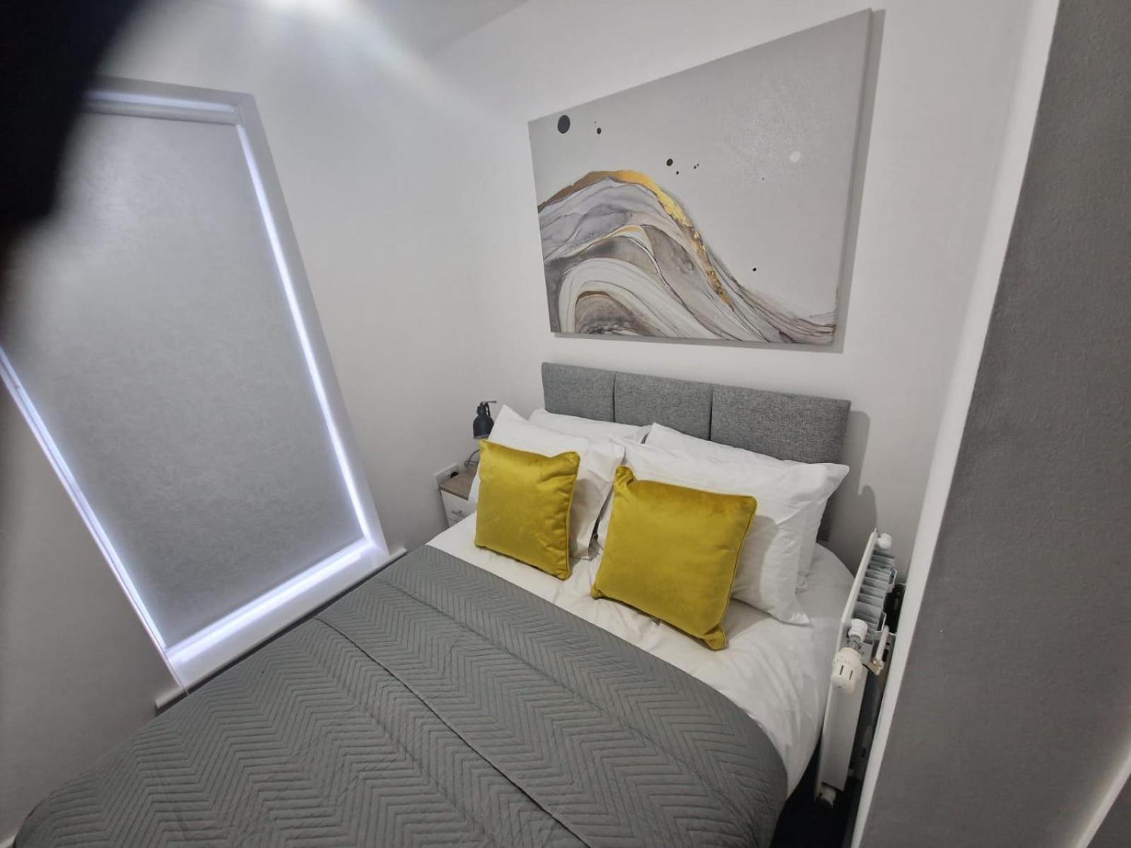 Serenity House With 5 Bedrooms Sheffield