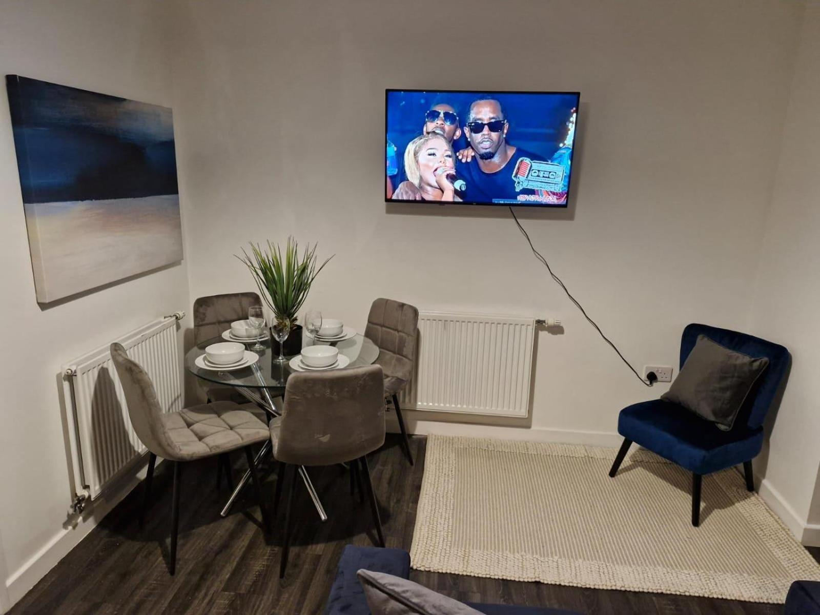Serenity House With 5 Bedrooms Sheffield