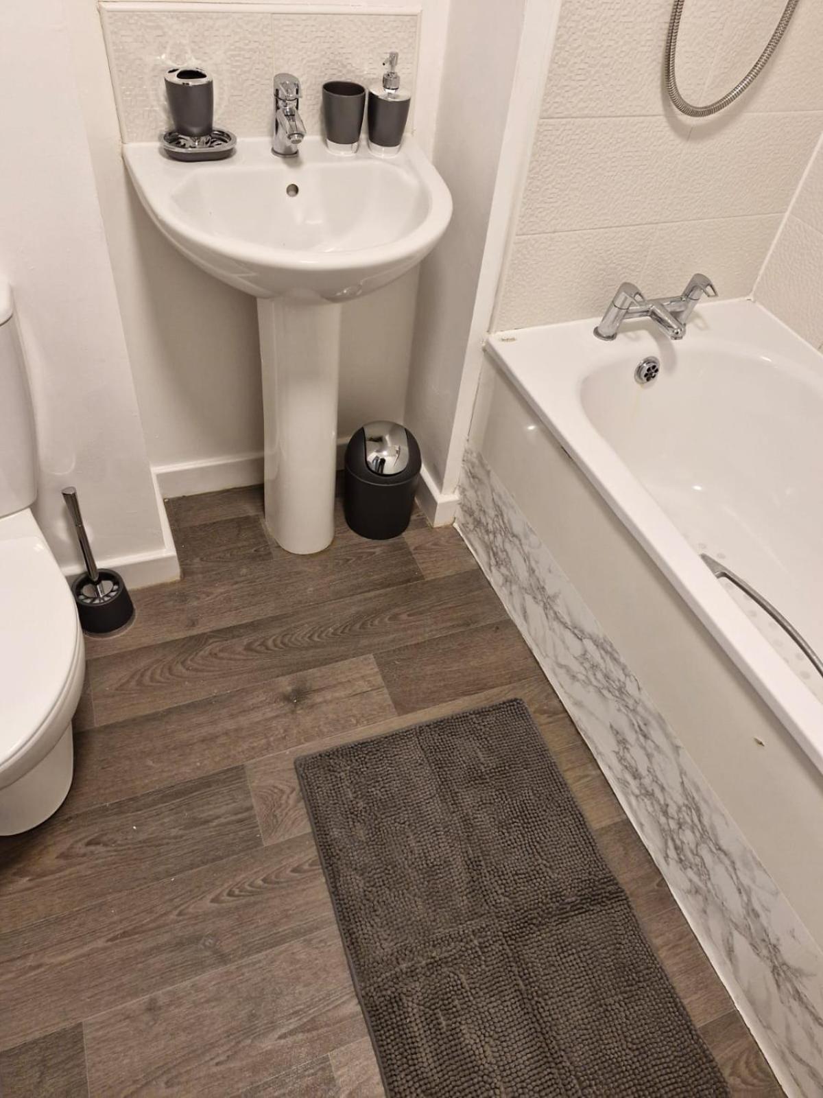 Spacious Luxurious Serviced 4 Casa de hóspedes Sheffield