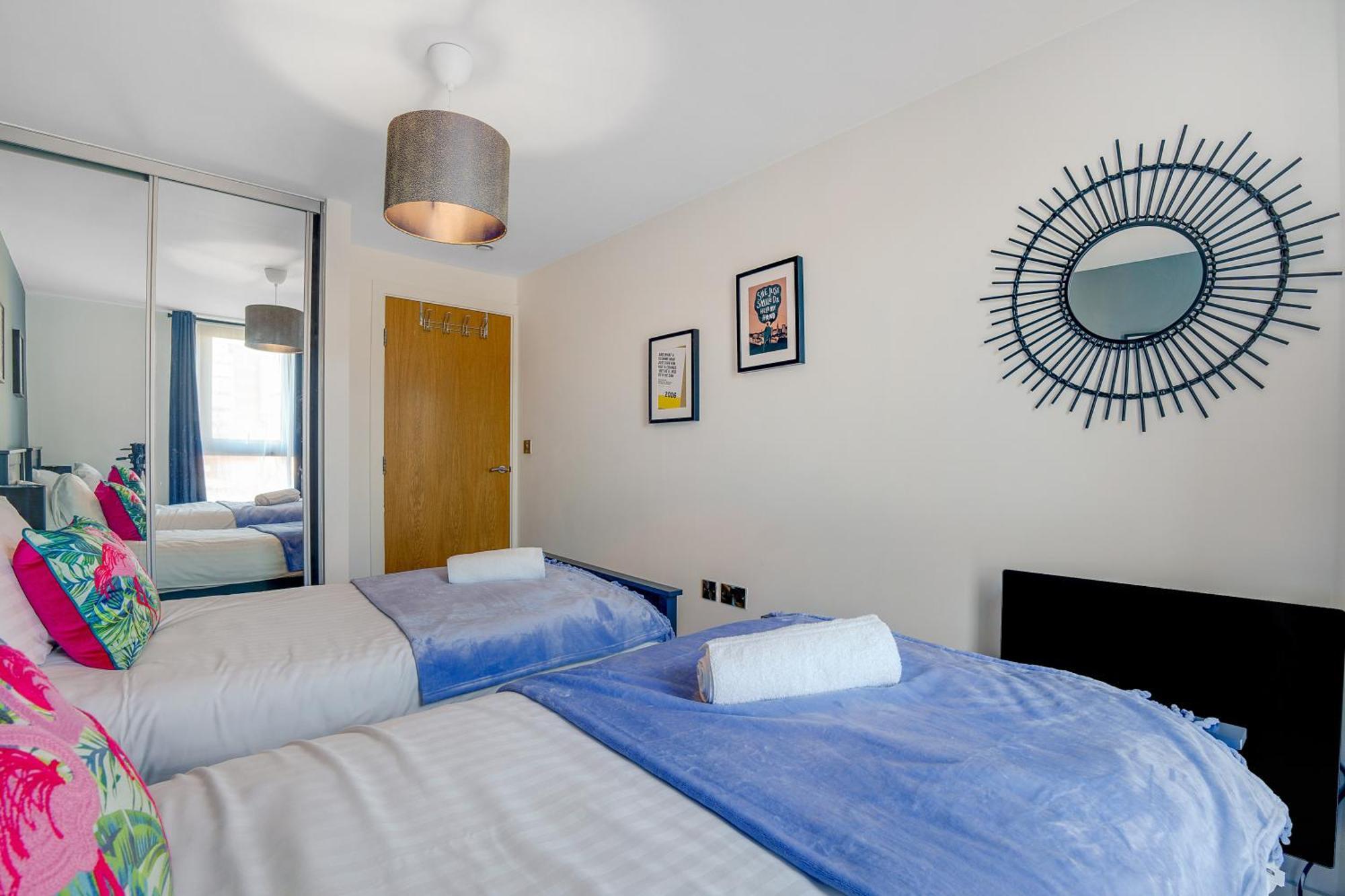 Angels - Blonk Street Luxury Apartment