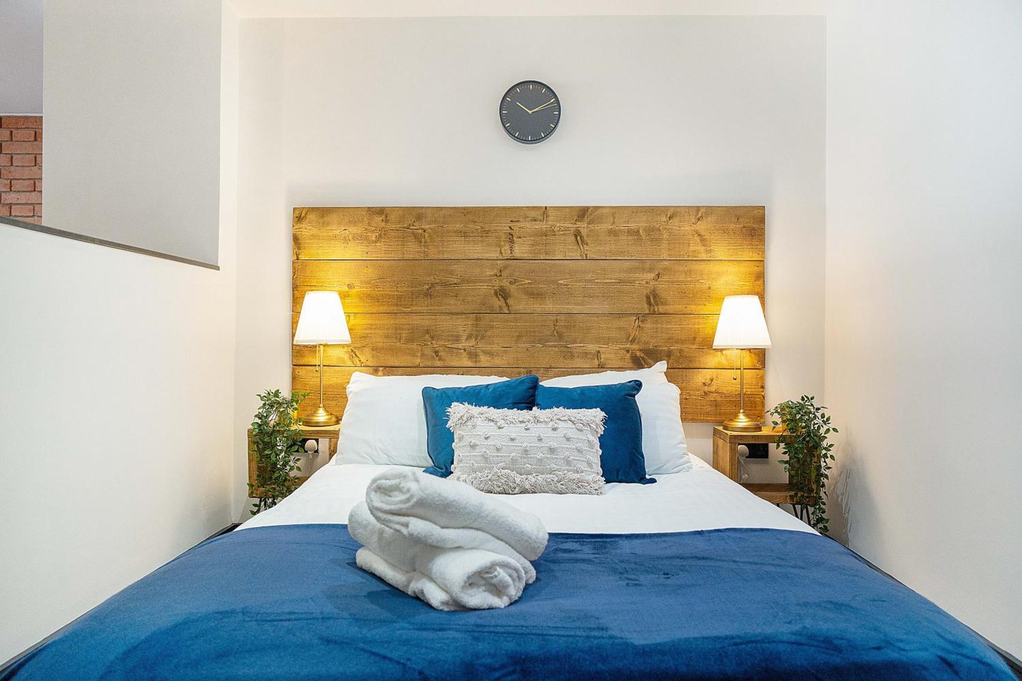 Angels - Blonk Street Luxury Apartment