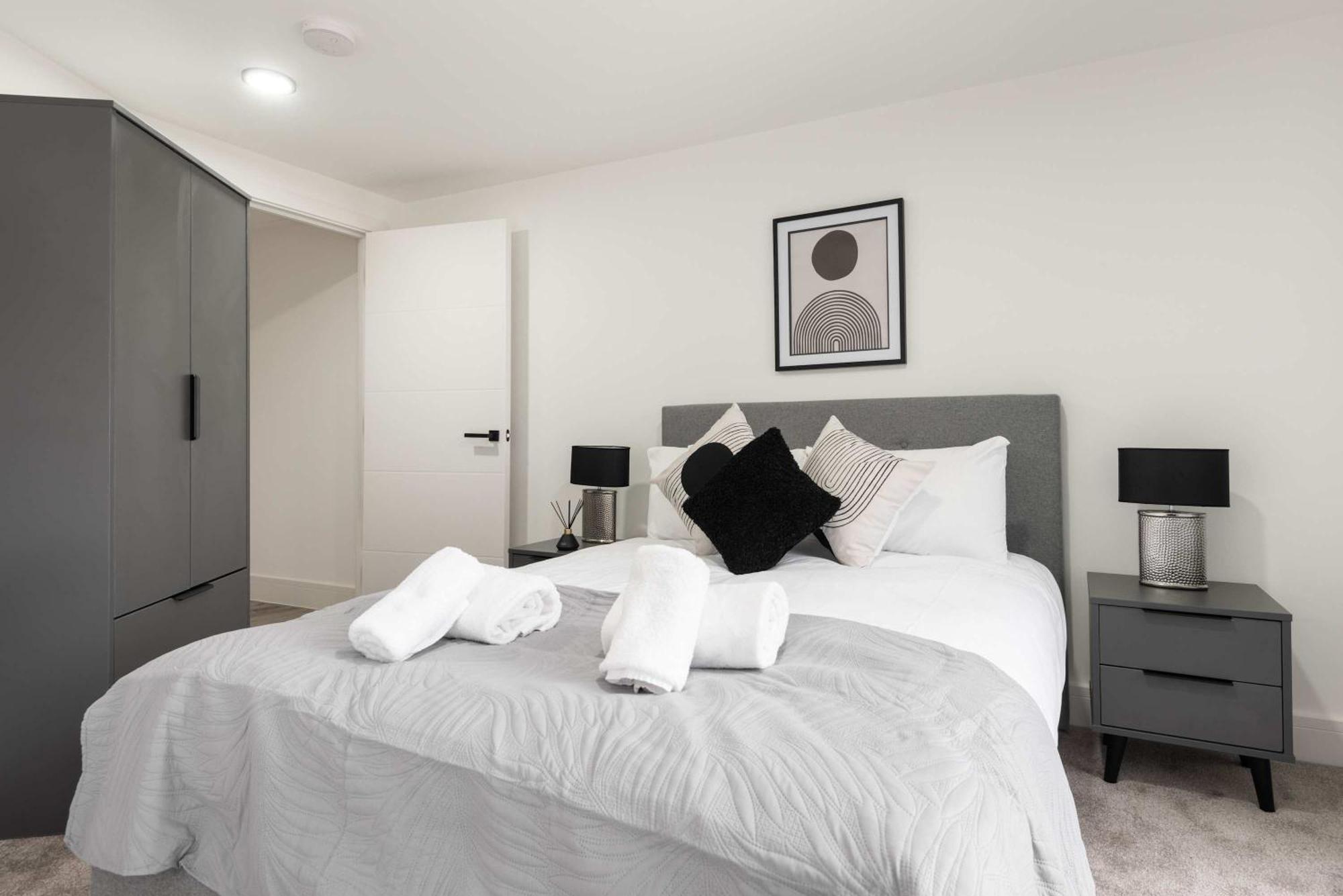 Spacious 1 Bedroom In Apartment
