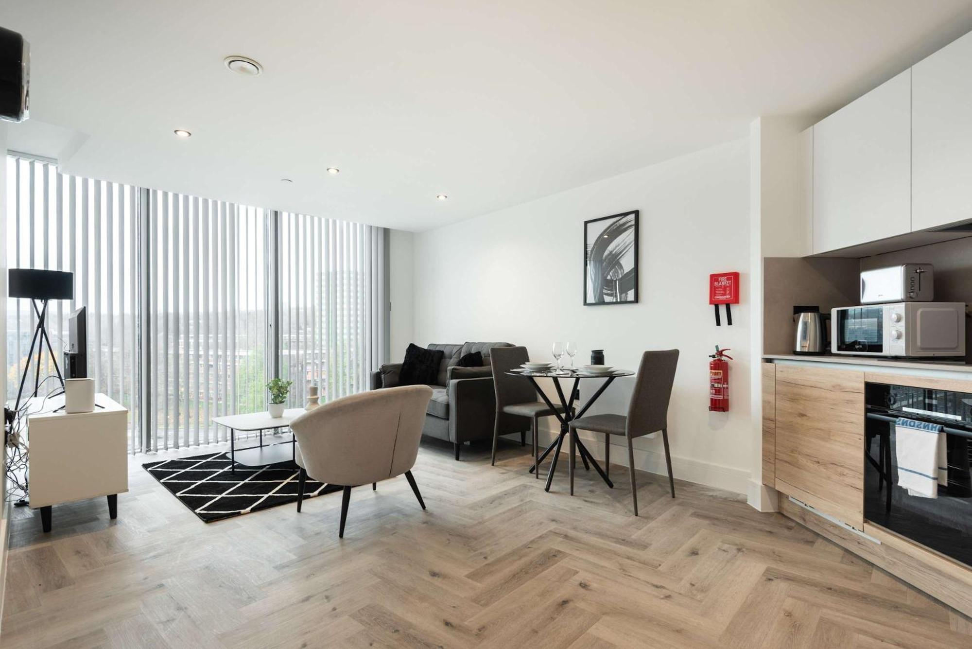 Spacious 1 Bedroom In *