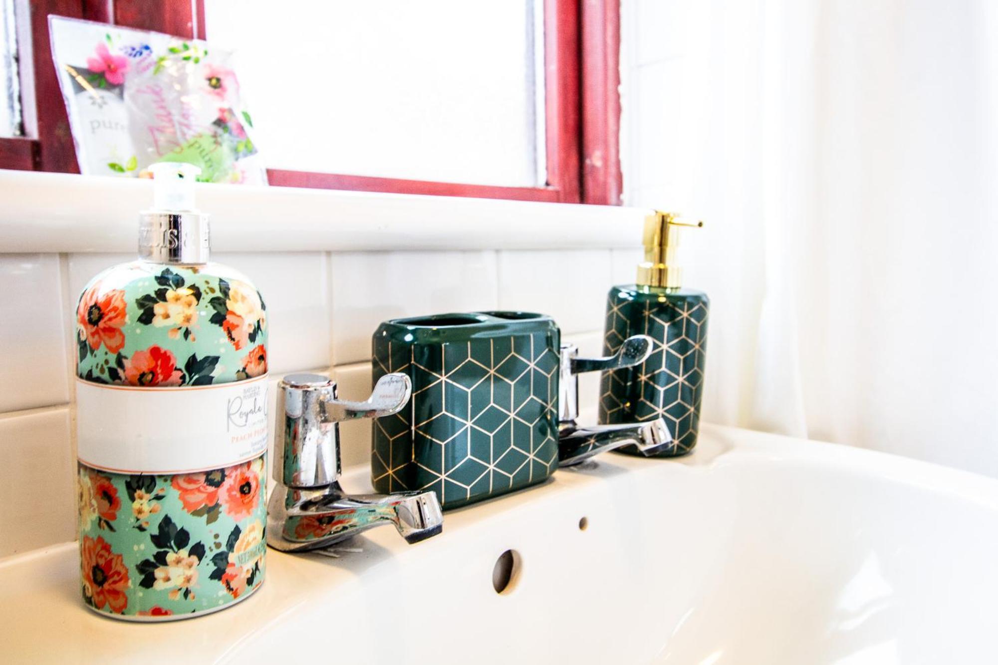 3 - Chic In Sociable Guest house *