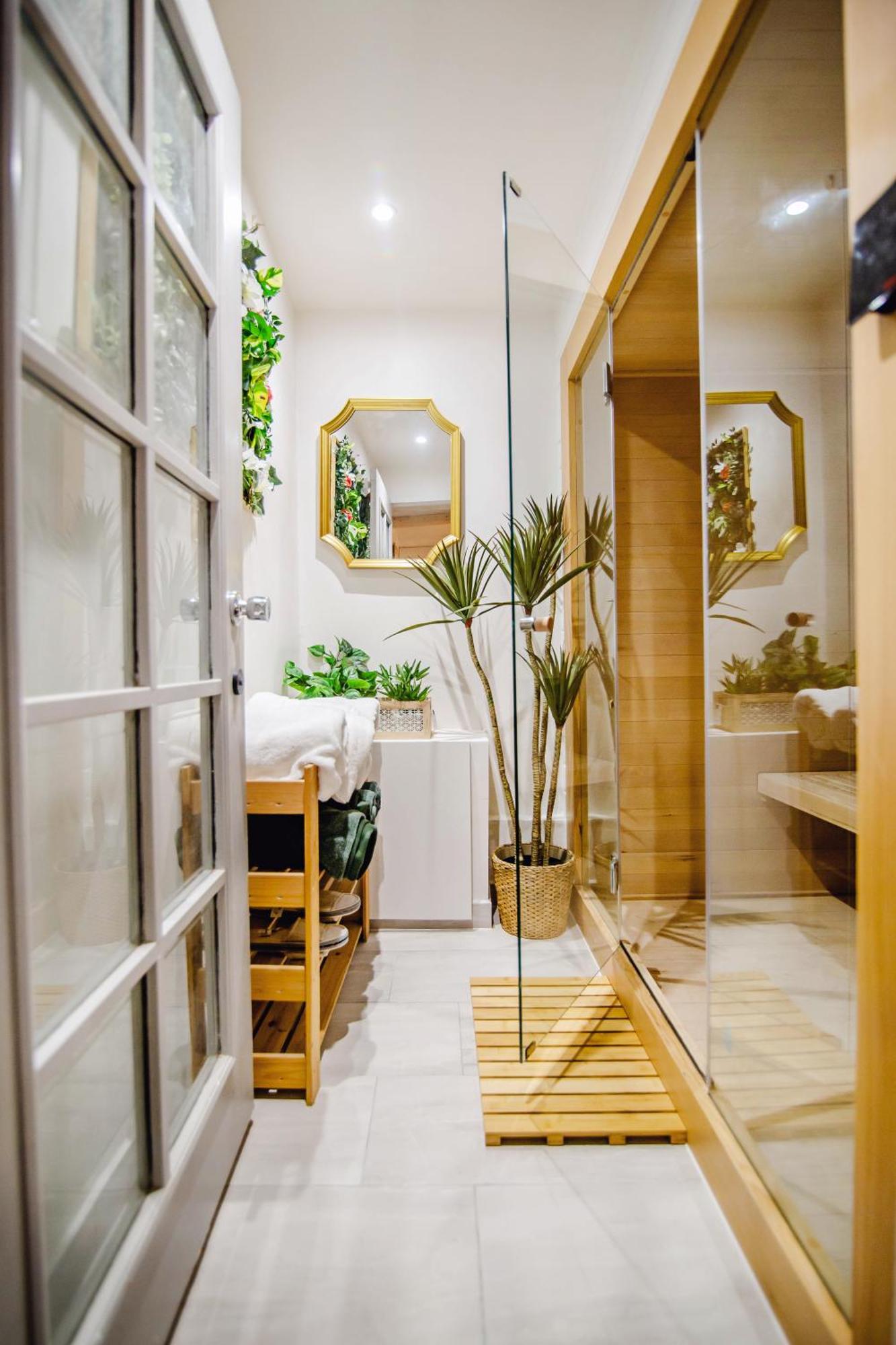 Modern Luxury With Hot Tub Sauna 11ppl Holiday home *