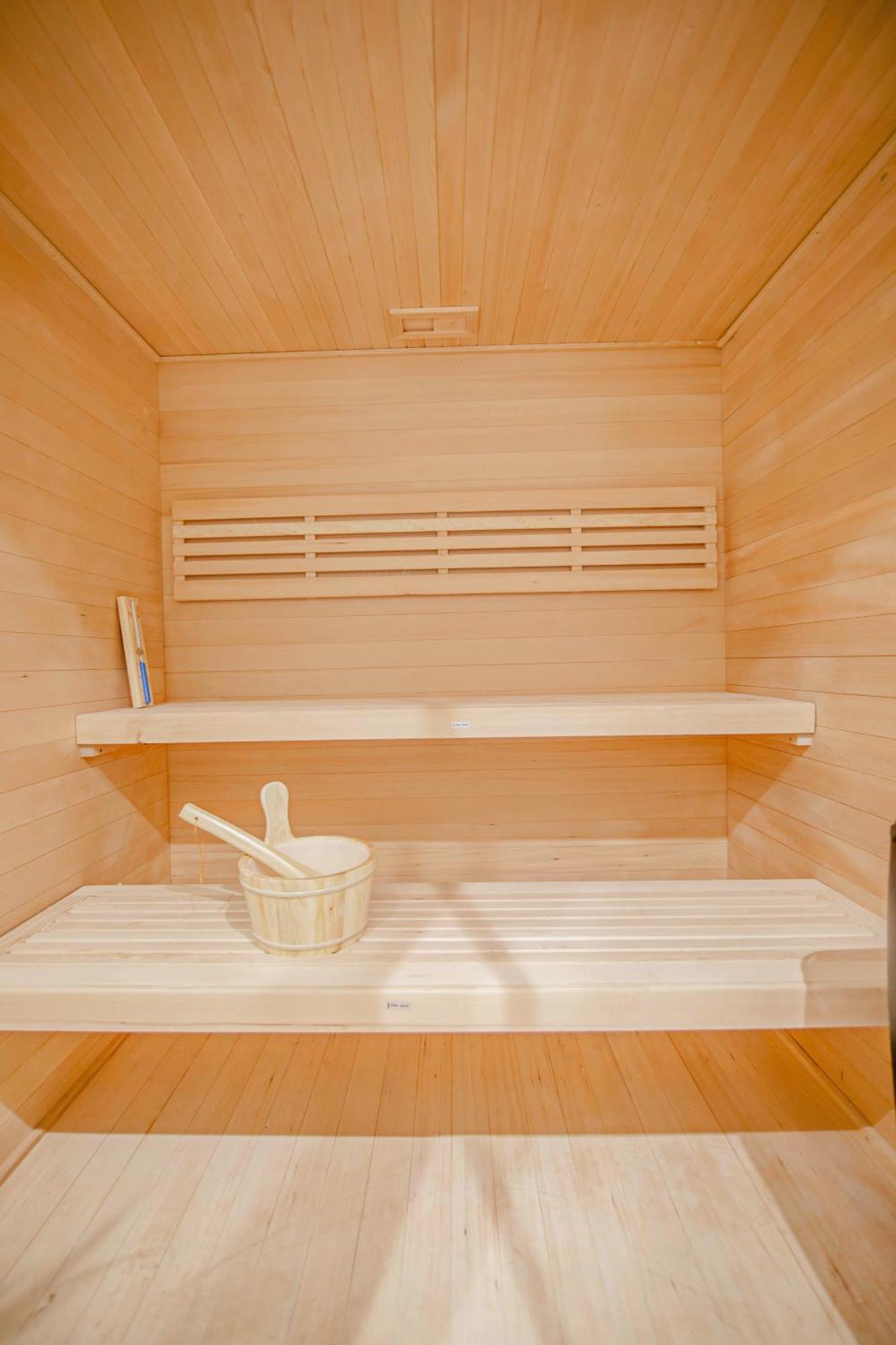 Modern Luxury With Hot Tub Sauna 11ppl * Sheffield