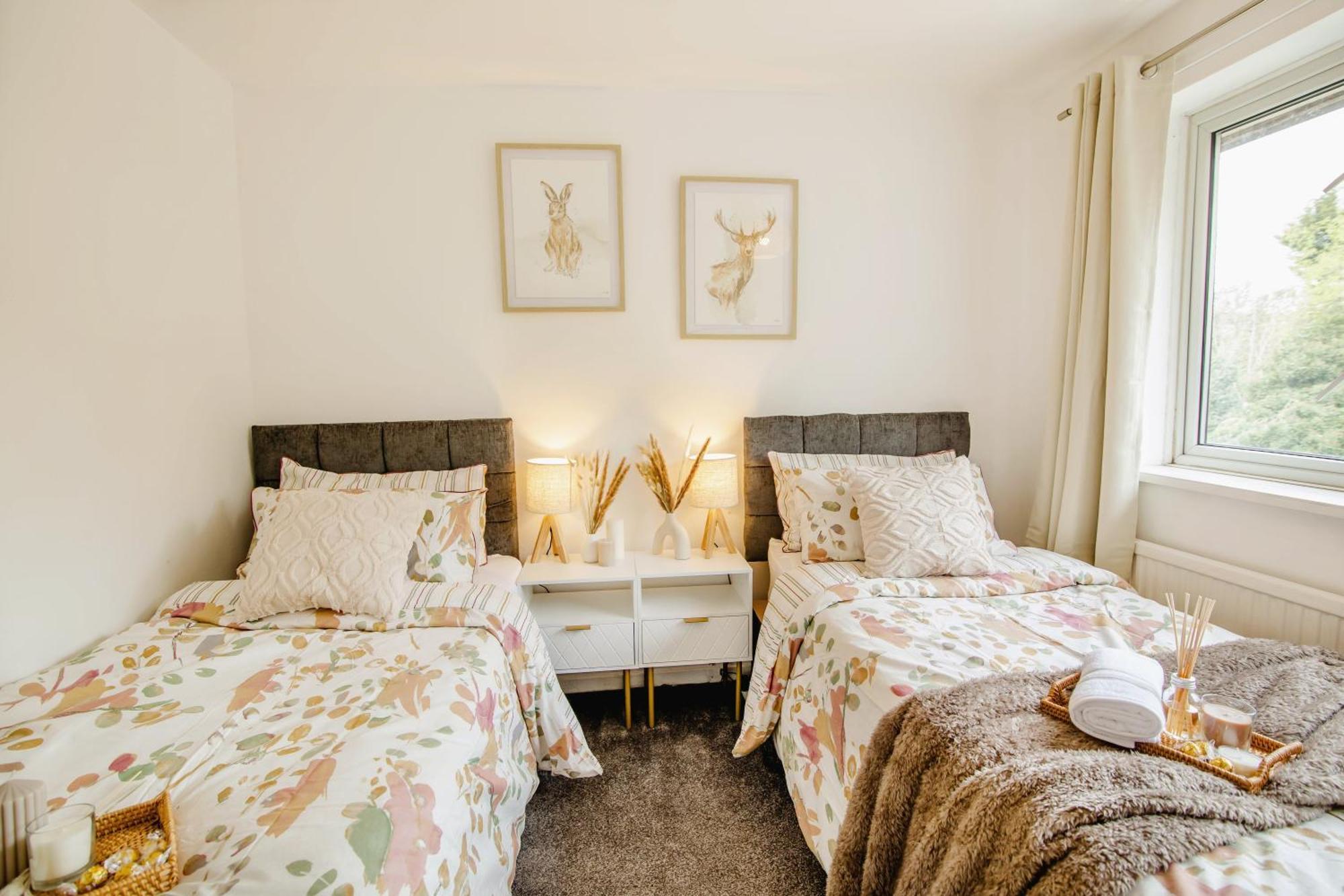 Serene Boho Retreat: White Oak Charm House 7ppl