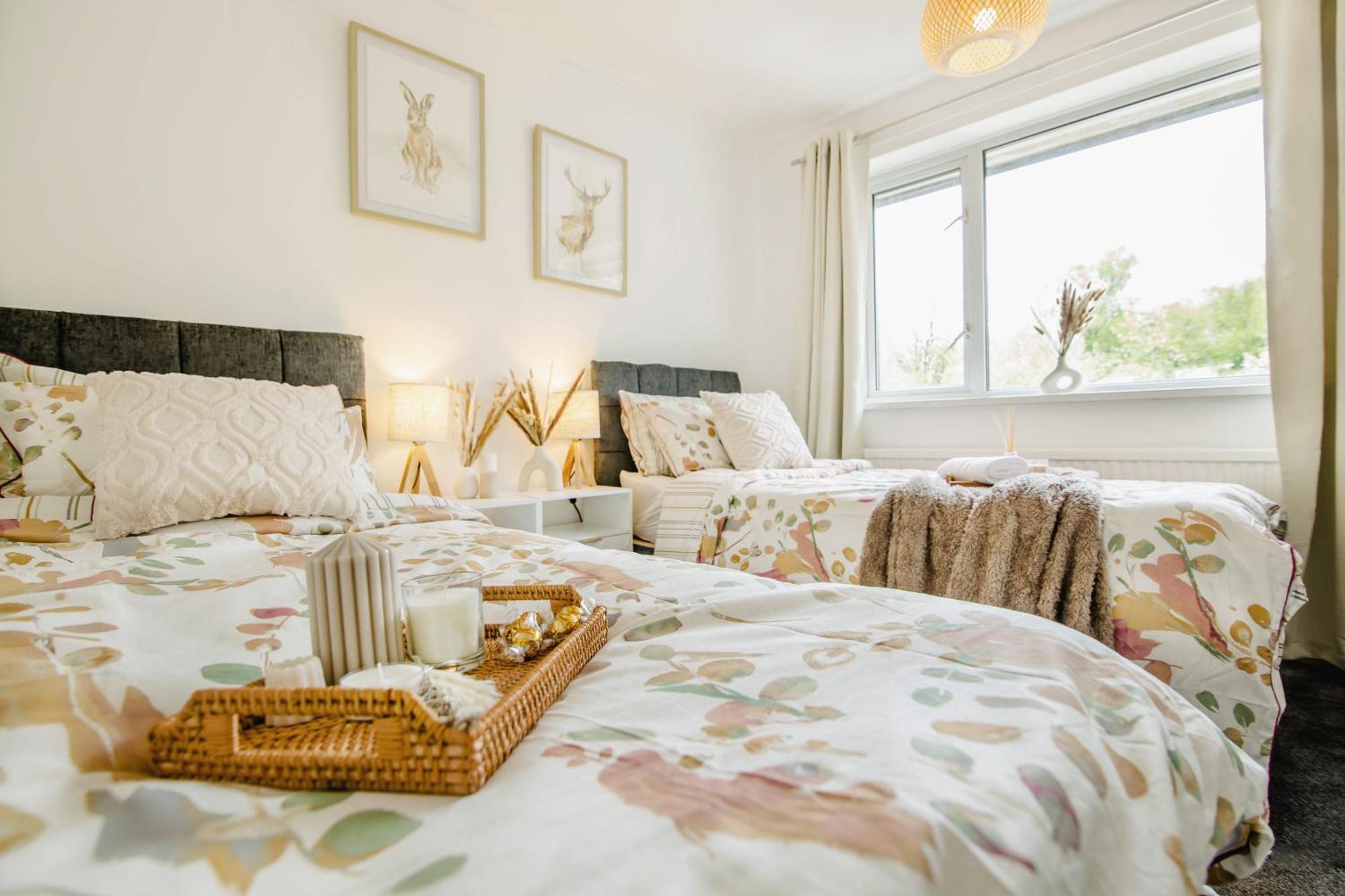 Serene Boho Retreat: White Oak Charm House 7ppl Sheffield