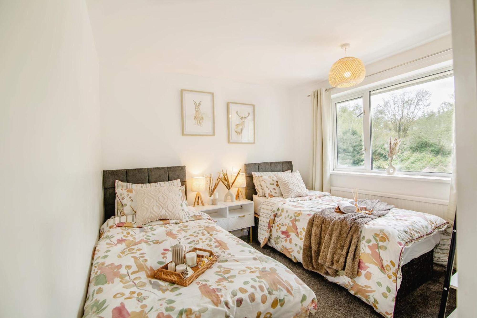 Serene Boho Retreat: White Oak Charm House 7ppl Sheffield