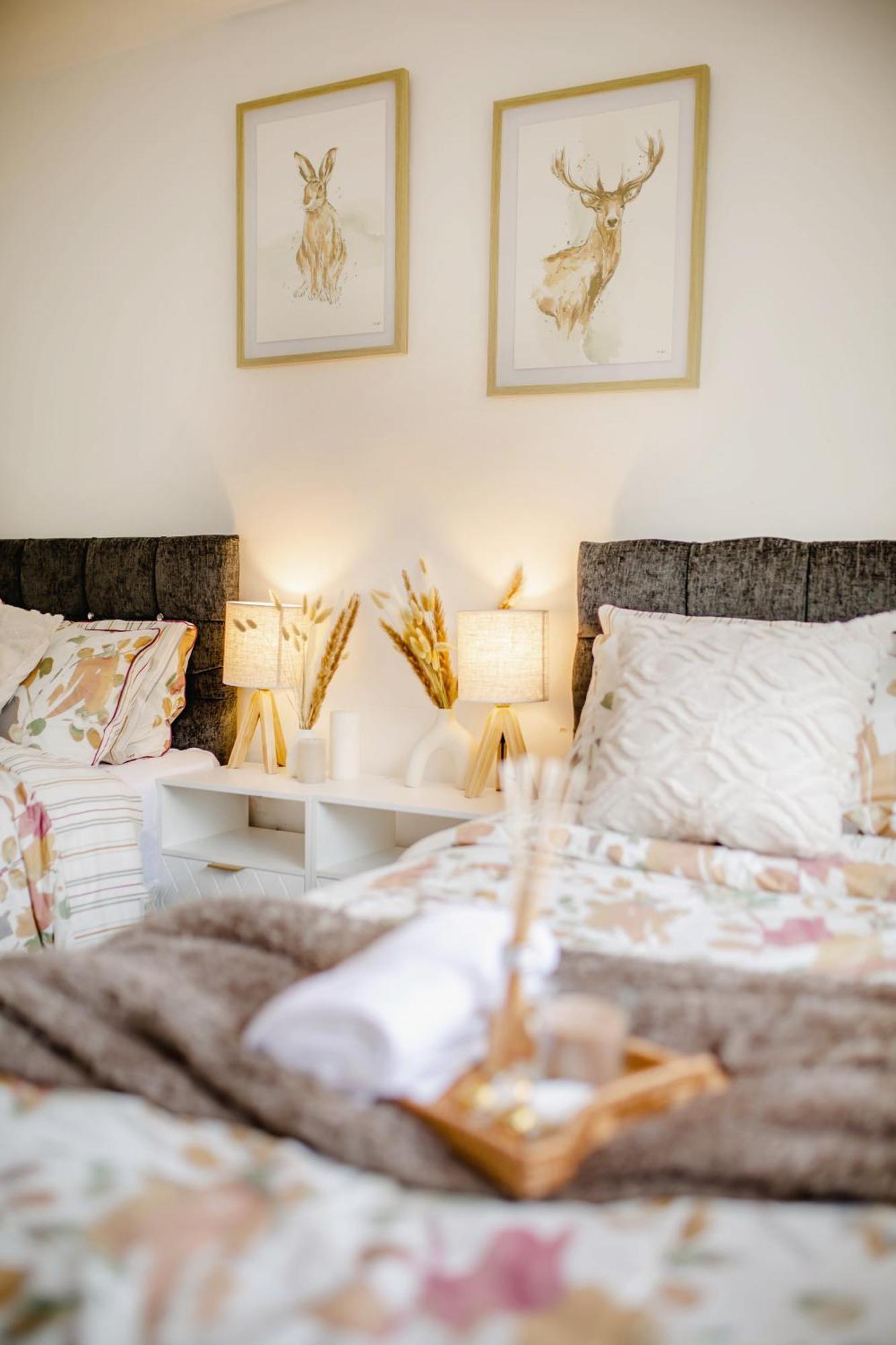 Serene Boho Retreat: White Oak Charm House 7ppl