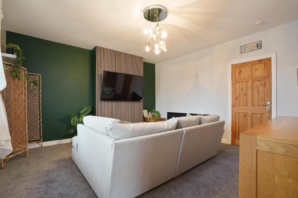 Apartment Large 3 Bed Home, Wisewood, Free Parking, Great For Groups - Hosted By Host Save