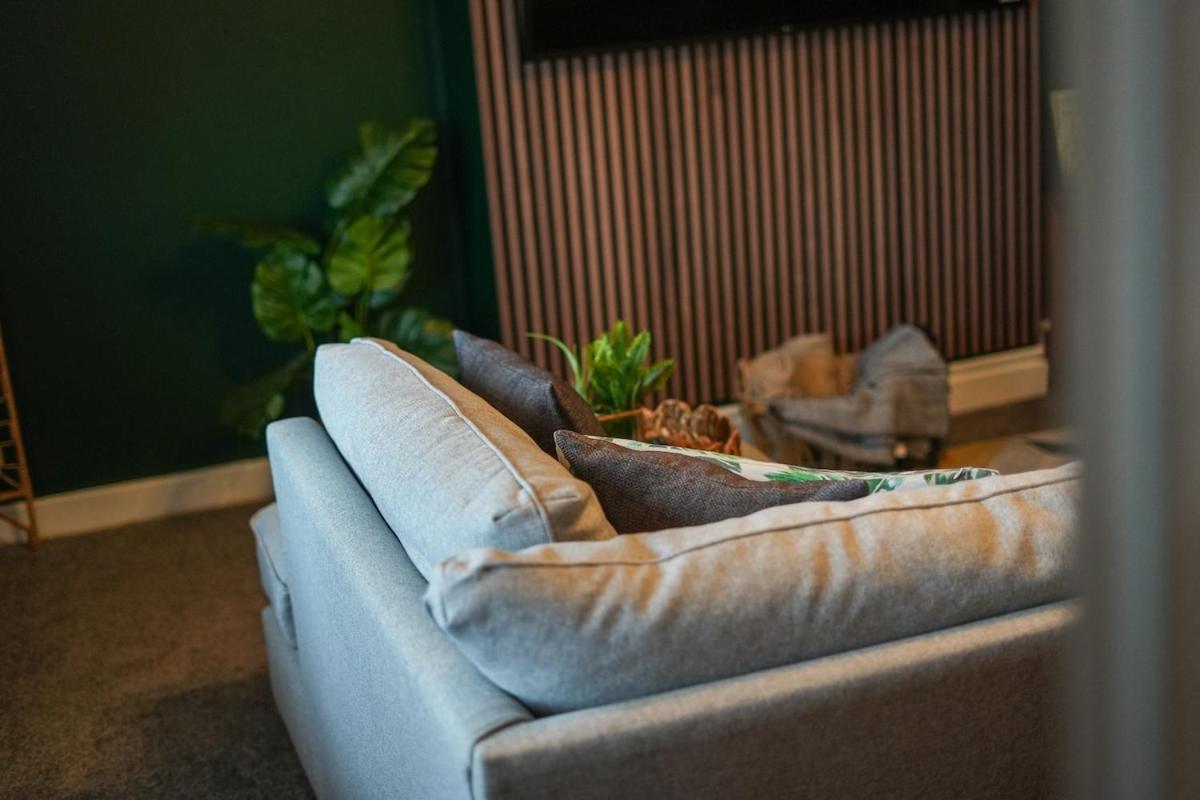Large 3 Bed Home, Wisewood, Free Parking, Great For Groups - Hosted By Host Save Apartment Sheffield