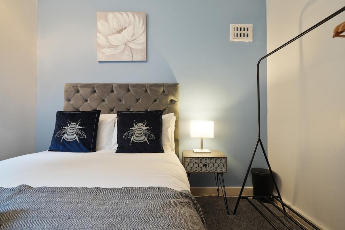 Apartment Large 3 Bed Home, Wisewood, Free Parking, Great For Groups - Hosted By Host Save Sheffield