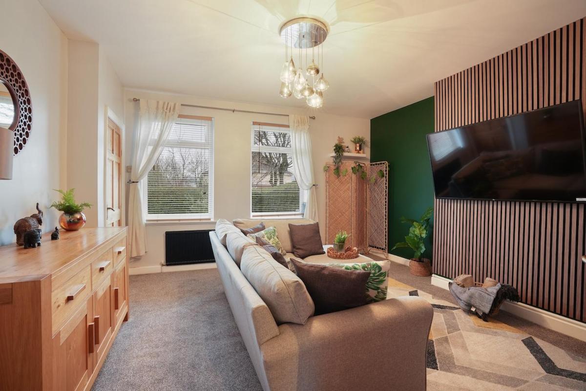 Large 3 Bed Home, Wisewood, Free Parking, Great For Groups - Hosted By Host Save *
