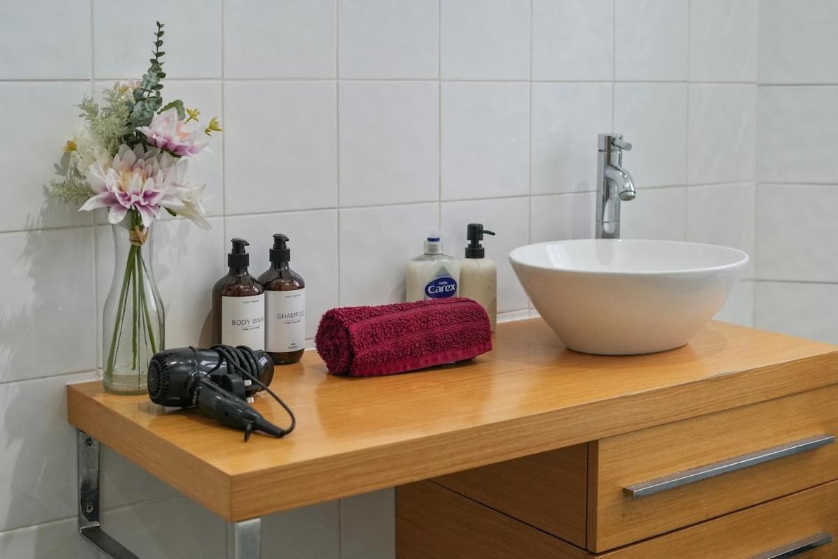 Large 3 Bed Home, Wisewood, Free Parking, Great For Groups - Hosted By Host Save * Sheffield