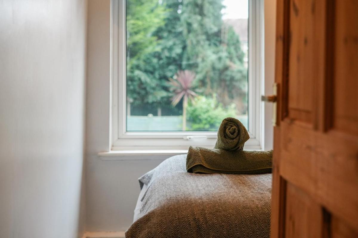 Large 3 Bed Home, Wisewood, Free Parking, Great For Groups - Hosted By Host Save * Sheffield