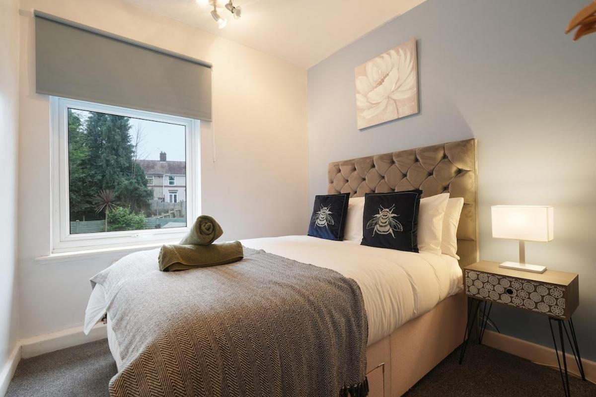 Apartment Large 3 Bed Home, Wisewood, Free Parking, Great For Groups - Hosted By Host Save