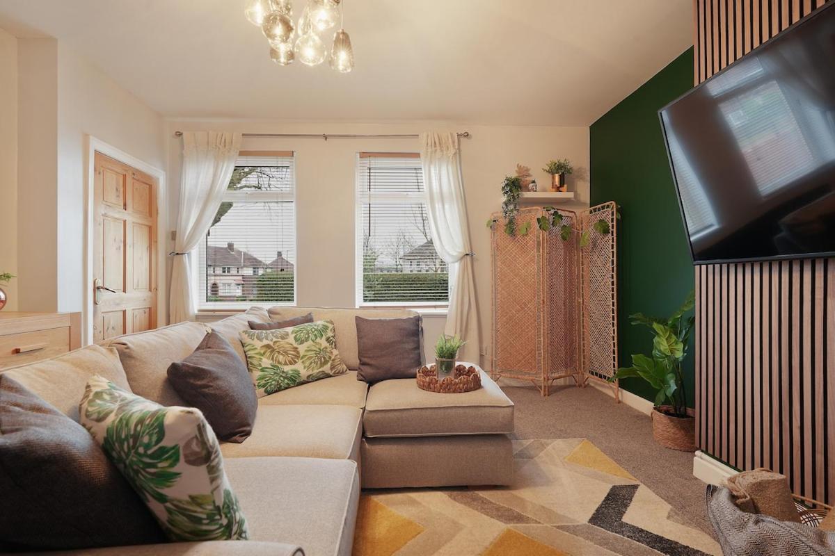 Apartment Large 3 Bed Home, Wisewood, Free Parking, Great For Groups - Hosted By Host Save *