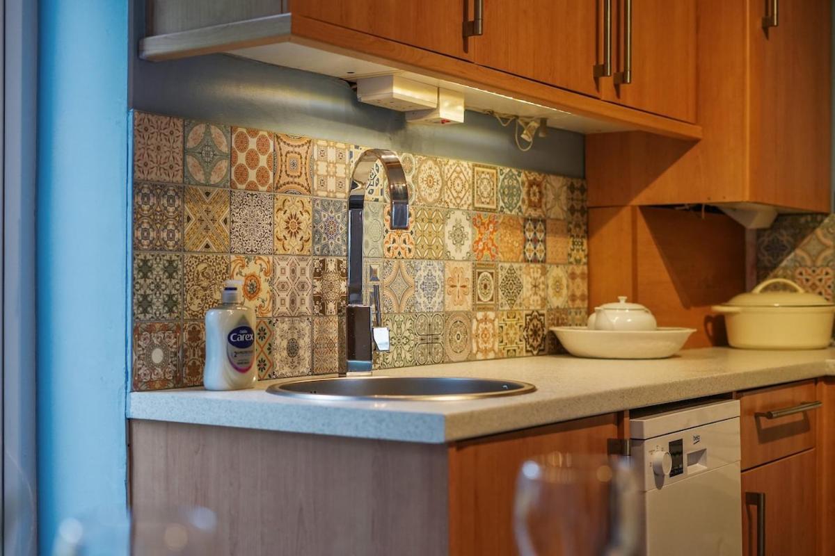 Apartment Large 3 Bed Home, Wisewood, Free Parking, Great For Groups - Hosted By Host Save *