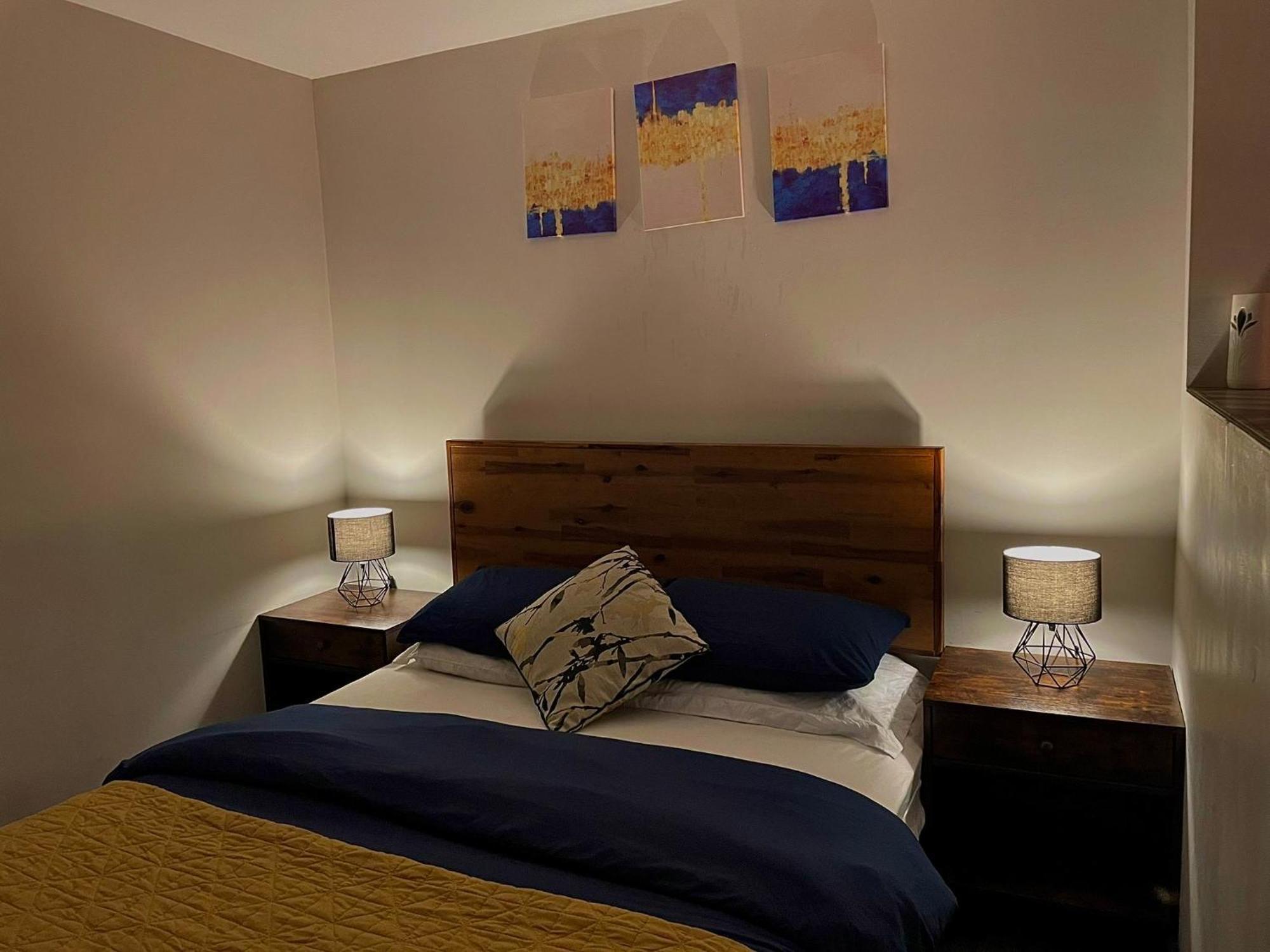 Artistic, Cozy, Stylish, Open Plan, Centre 1br Apartment *