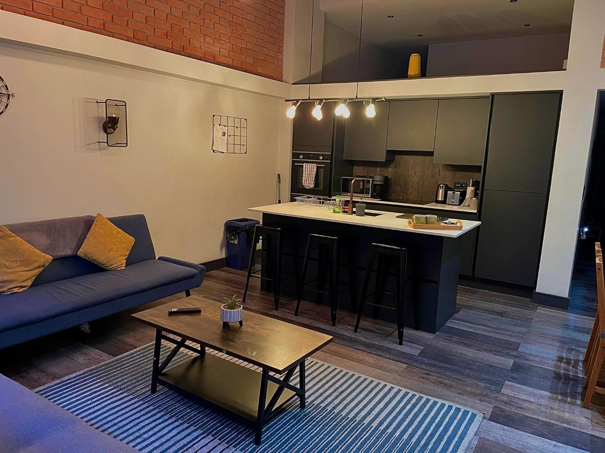 Artistic, Cozy, Stylish, Open Plan, Centre 1br Apartment *