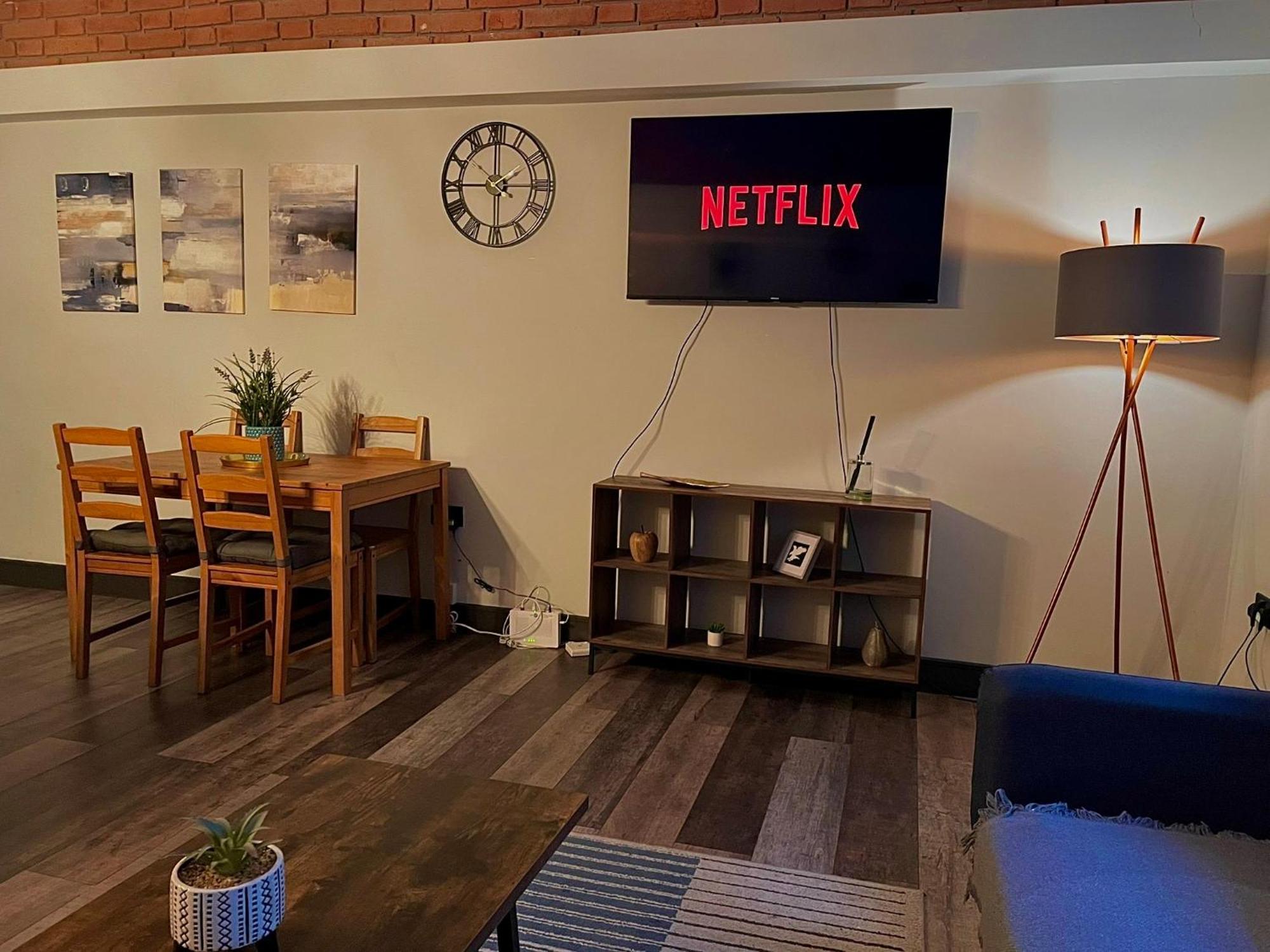 Artistic, Cozy, Stylish, Open Plan, Centre 1br Apartment Sheffield