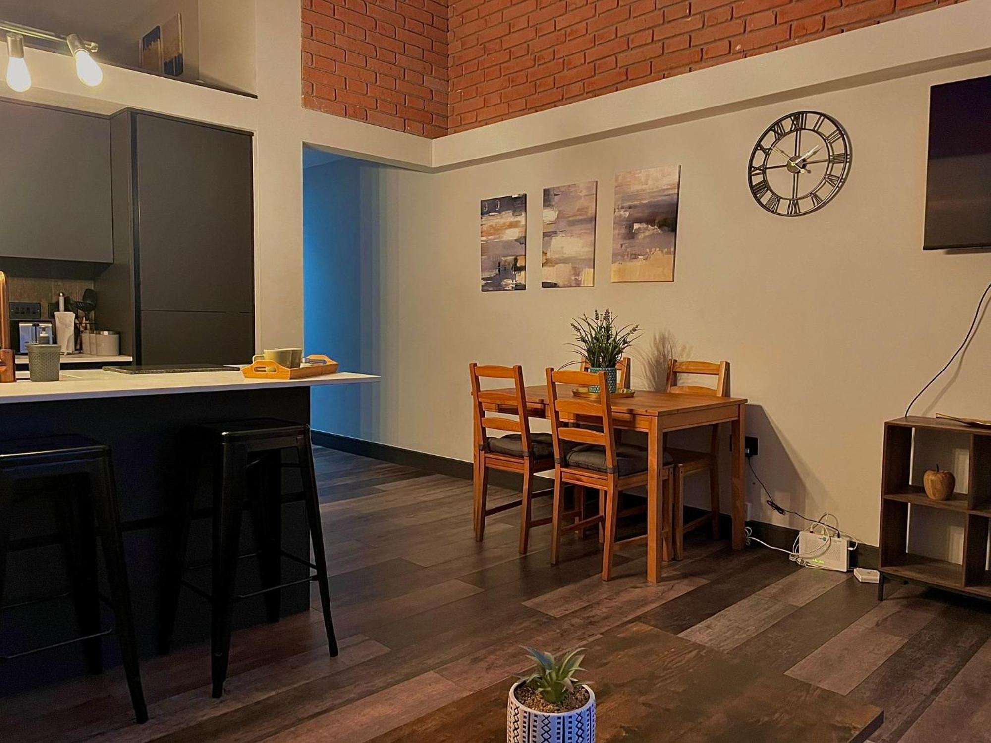 Artistic, Cozy, Stylish, Open Plan, Centre 1br Sheffield