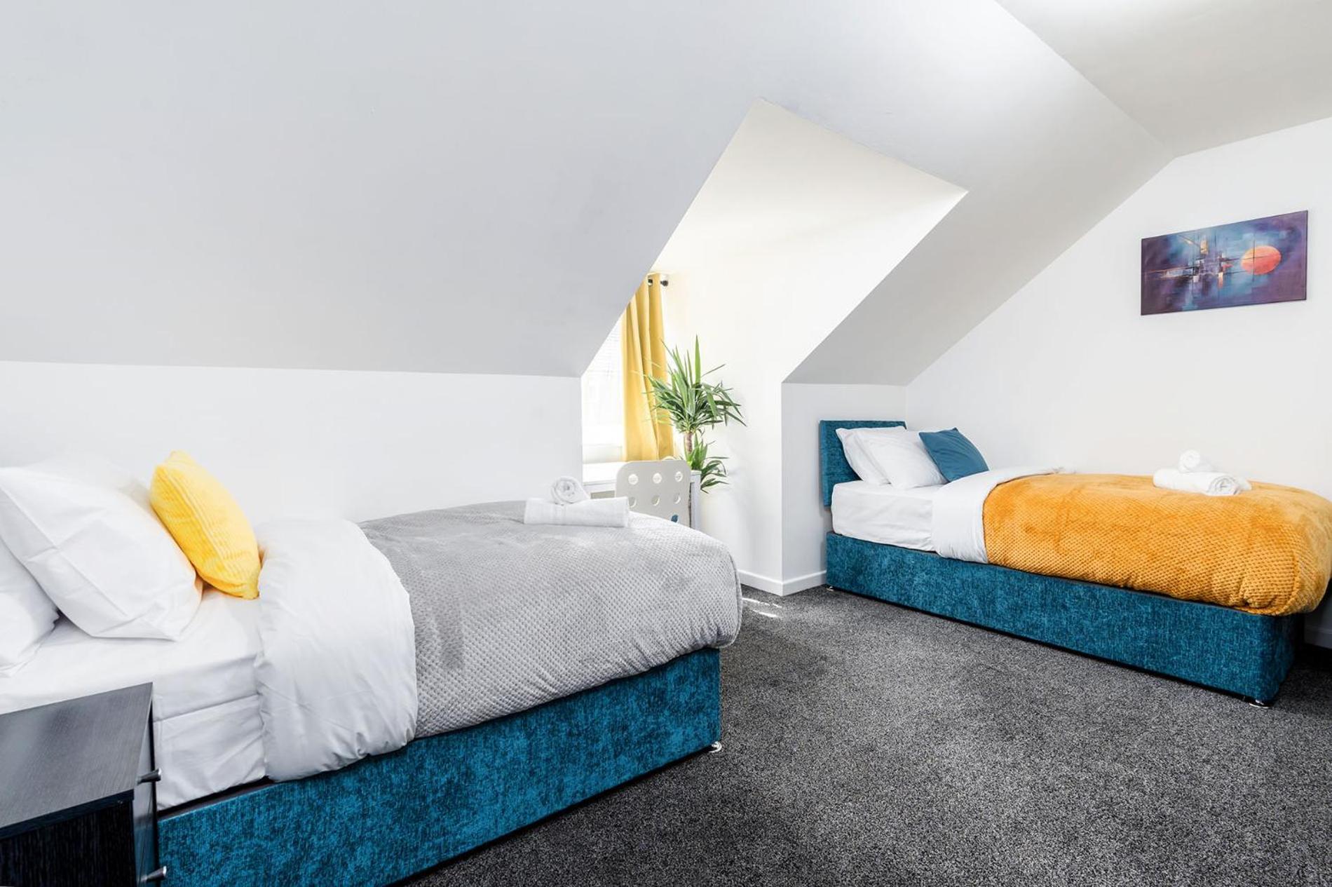Two-storey Flat For Contractors And Families Sheffield