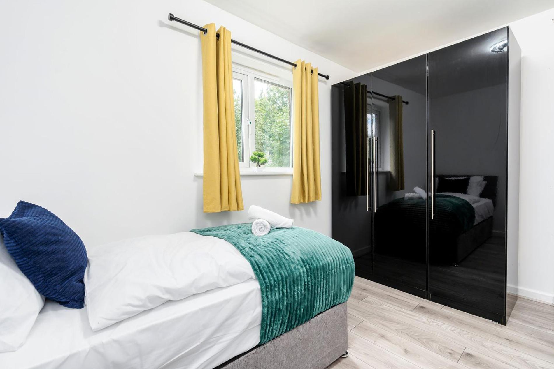 Two-storey Flat For Contractors And Families Sheffield