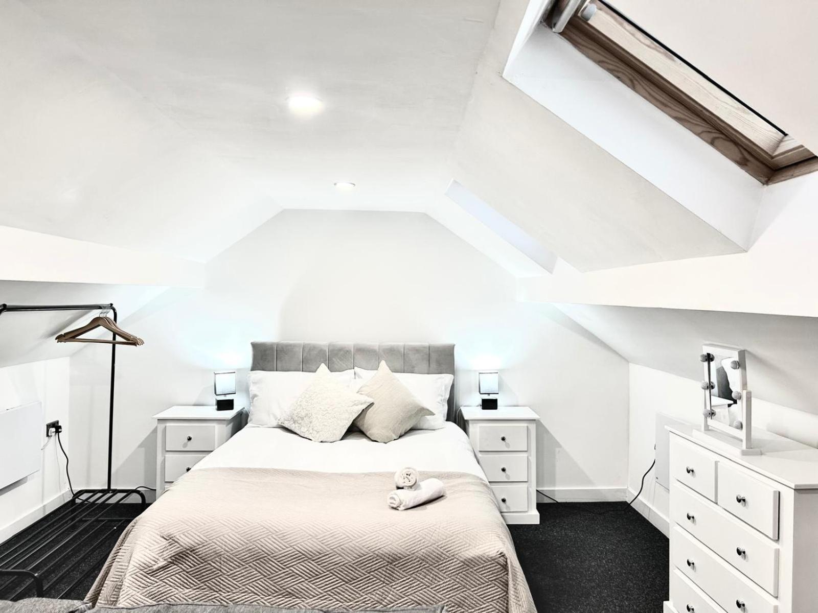 Canal, Open Space, Spotless, 2 Levels, 4pp, Free Parking, 5g Wifi