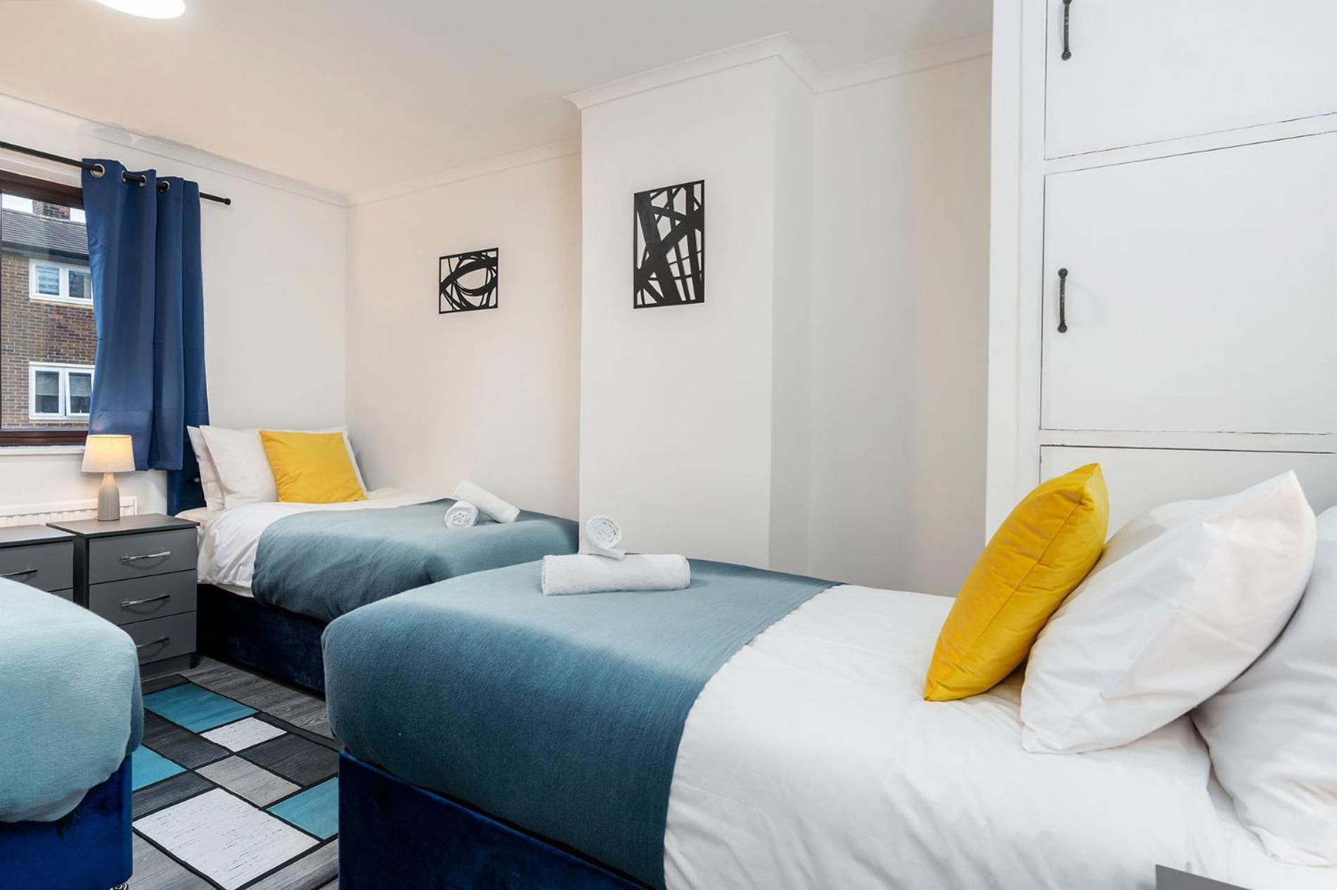 4 Bedroom Flat Near Centre Sleeps 7 * Sheffield