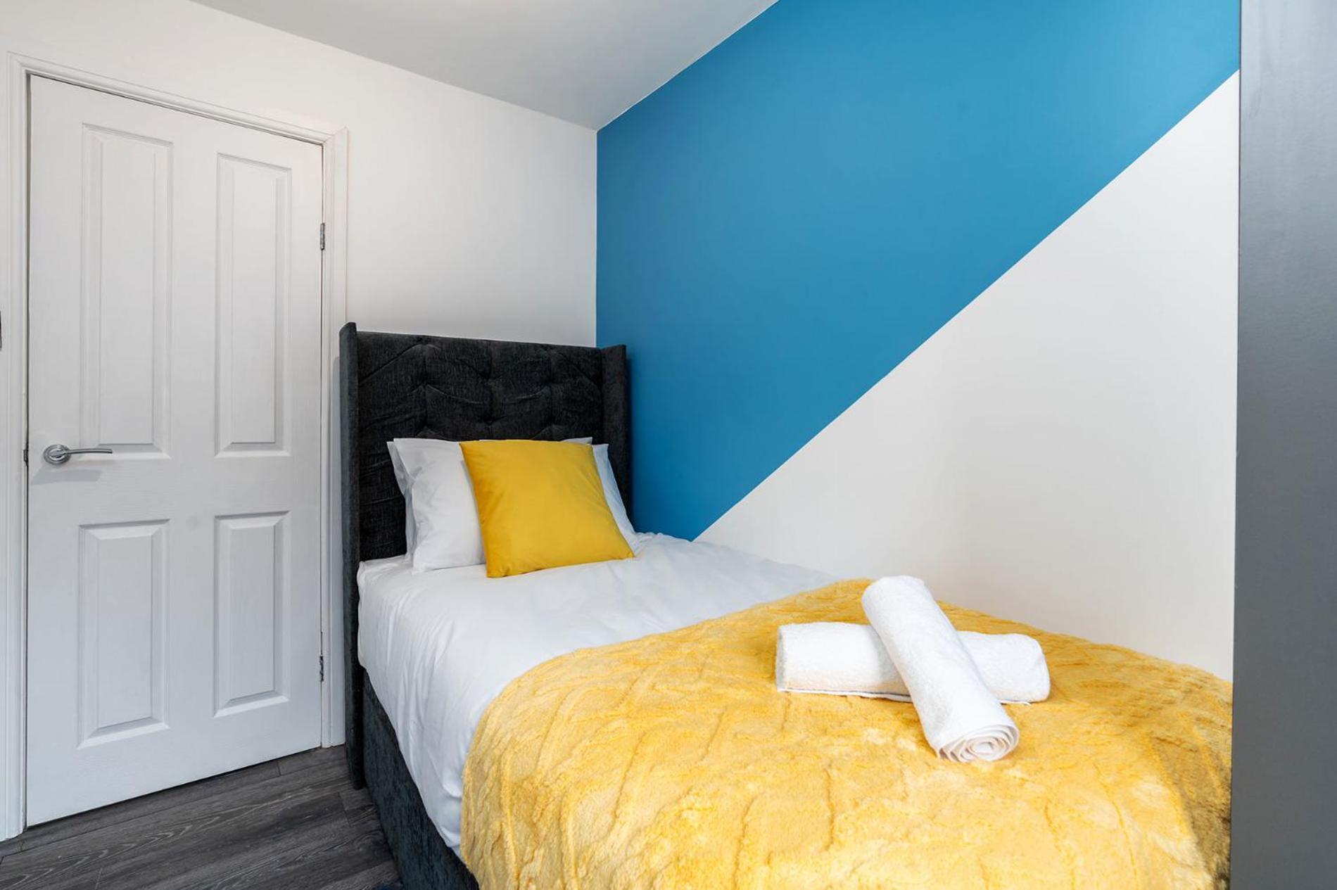 4 Bedroom Flat Near Centre Sleeps 7 Apartment *