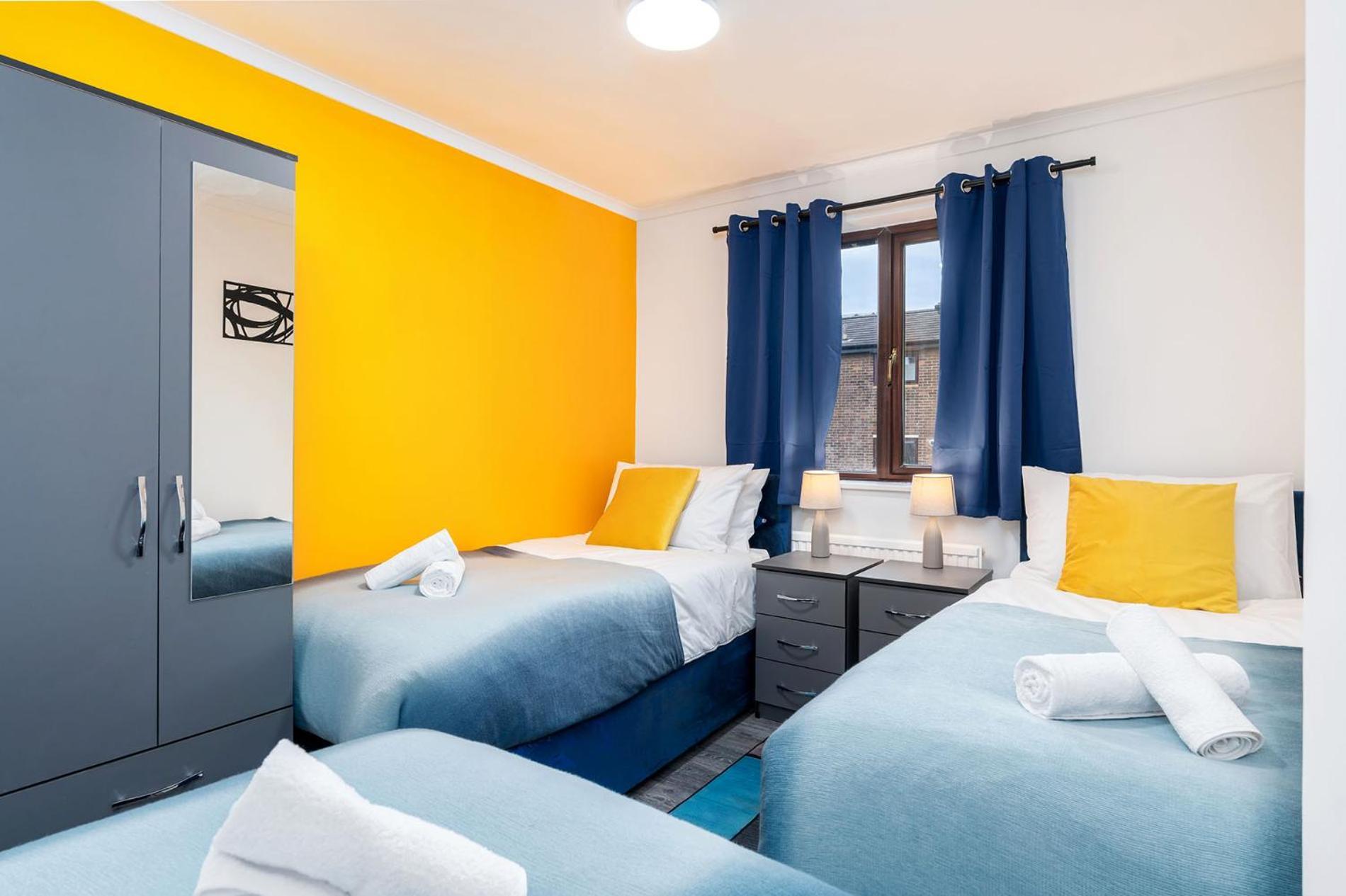 4 Bedroom Flat Near Centre Sleeps 7 *