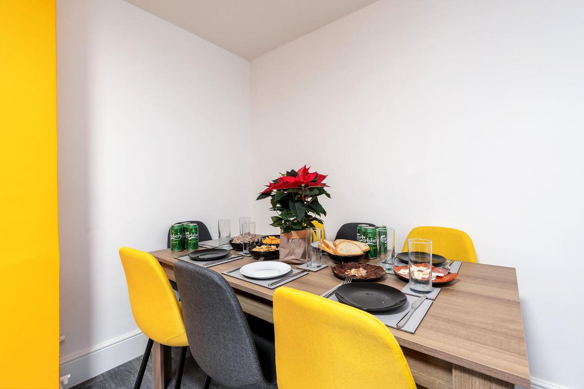 4 Bedroom Flat Near Centre Sleeps 7 Apartment Sheffield