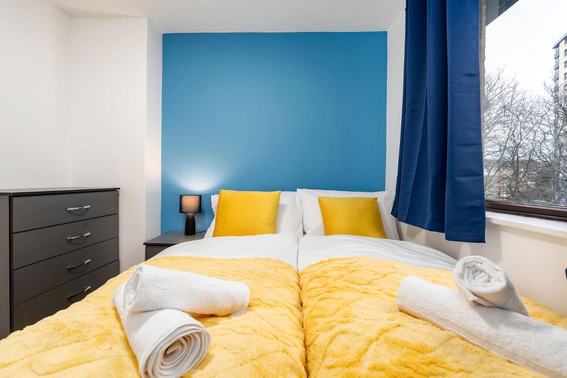 4 Bedroom Flat Near Centre Sleeps 7 * Sheffield