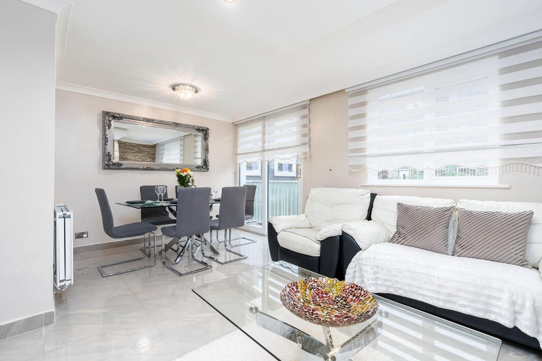 Apartment 3-bed - Sleeps Up To 6 - Near Centre - Free Parking *