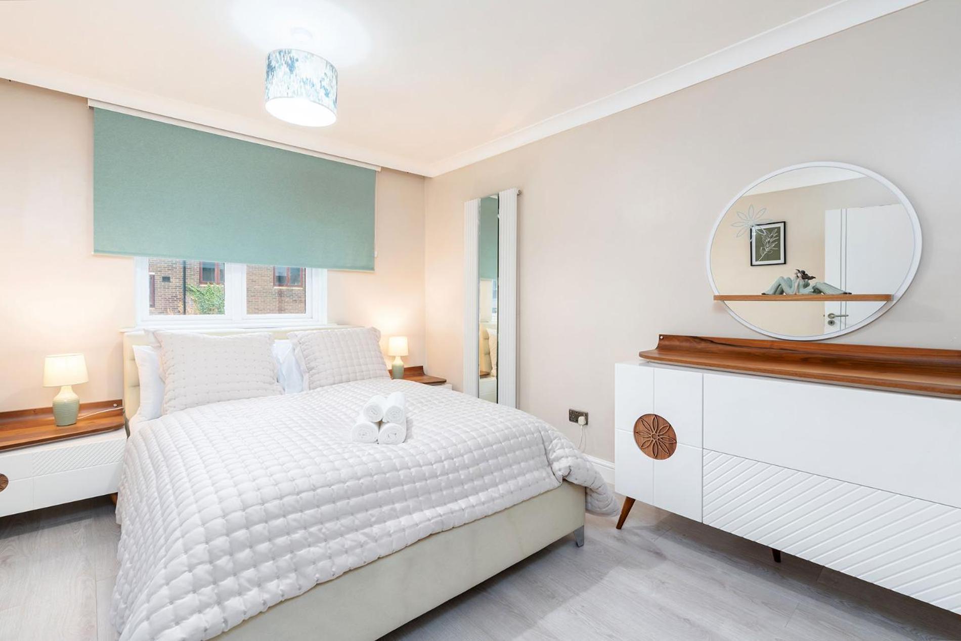 Apartment 3-bed - Sleeps Up To 6 - Near Centre - Free Parking *