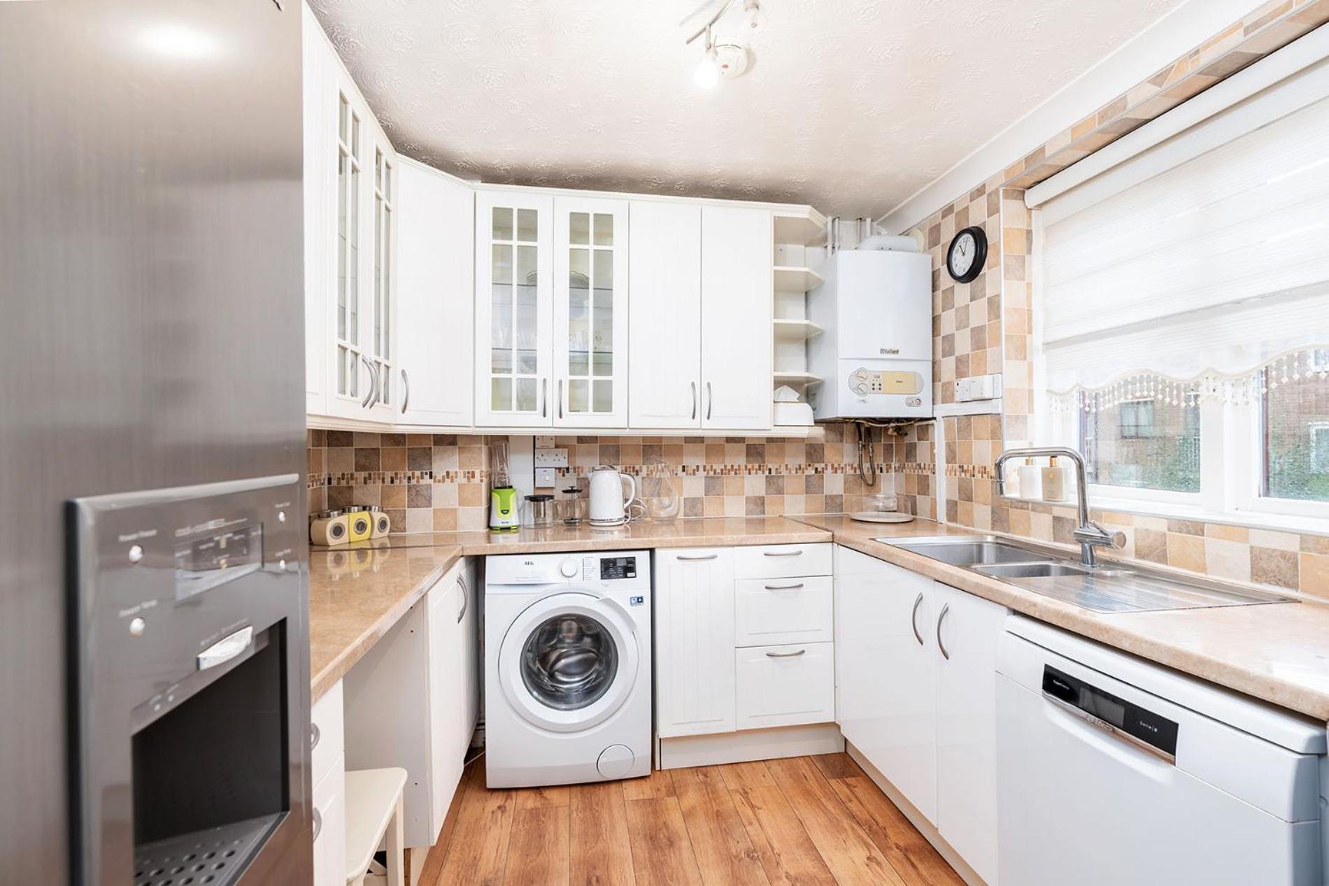 3-bed - Sleeps Up To 6 - Near Centre - Free Parking