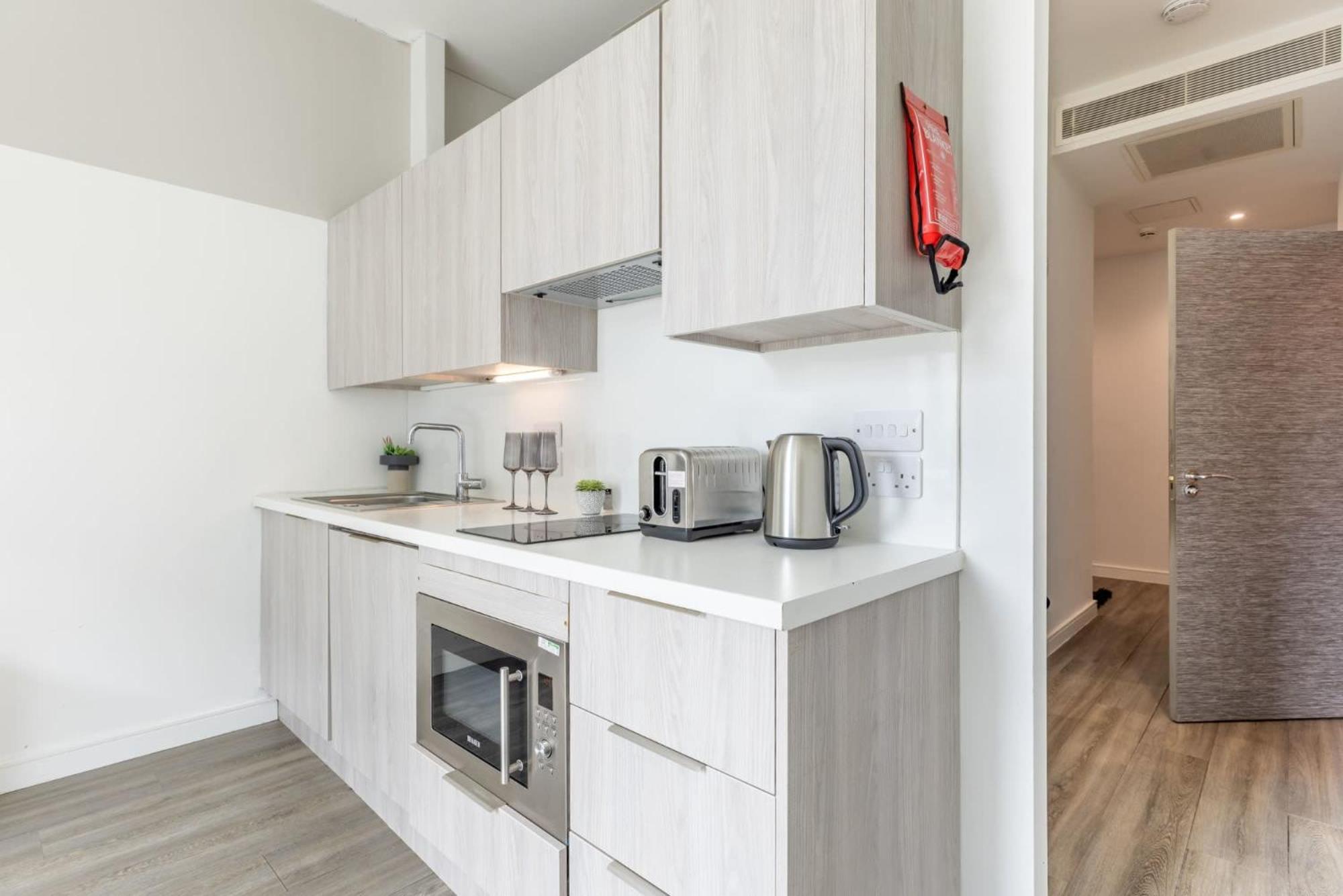 Apartment Stylish Living With Stunning Views In Sheffield's Redvers Tower