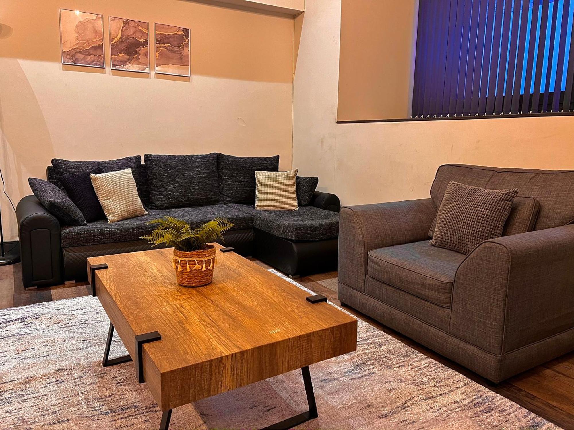 Chic Central, Relaxing, Restful, Retreat, Heated Floors, High Ceiling, Open Plan, Centre, 1br Apartment Sheffield