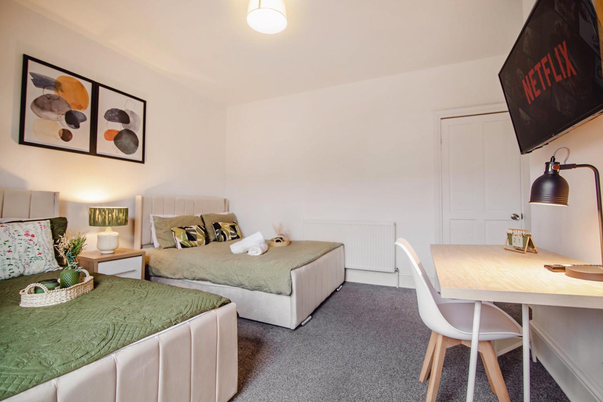 Holiday home Modern Luxury With Hot Tub Sauna 11ppl Sheffield
