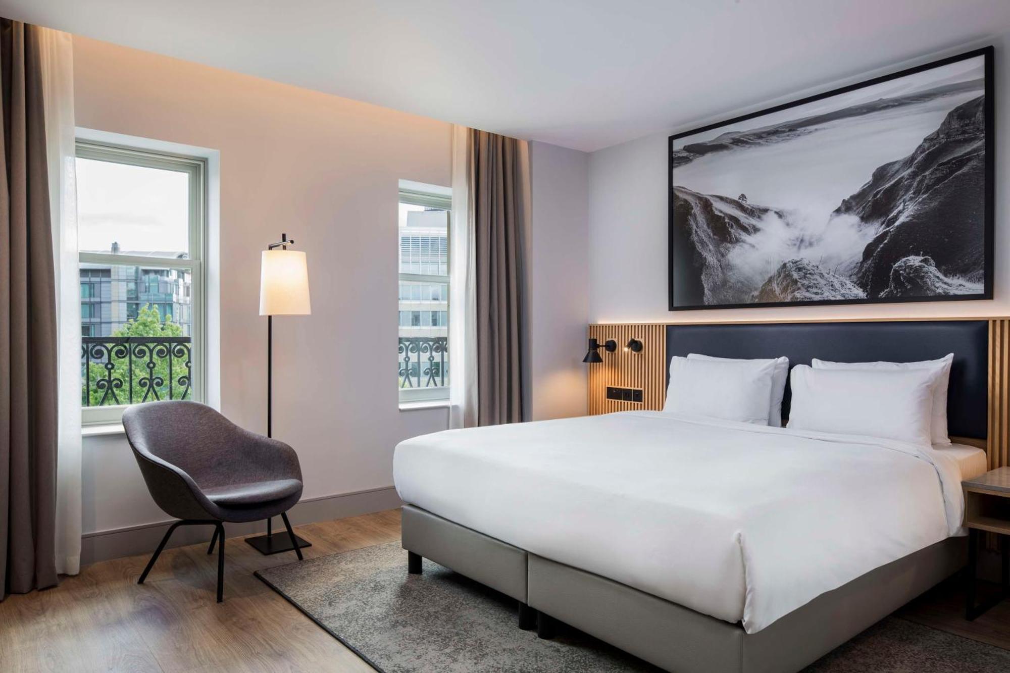 Radisson Blu Hotel, Hotel *