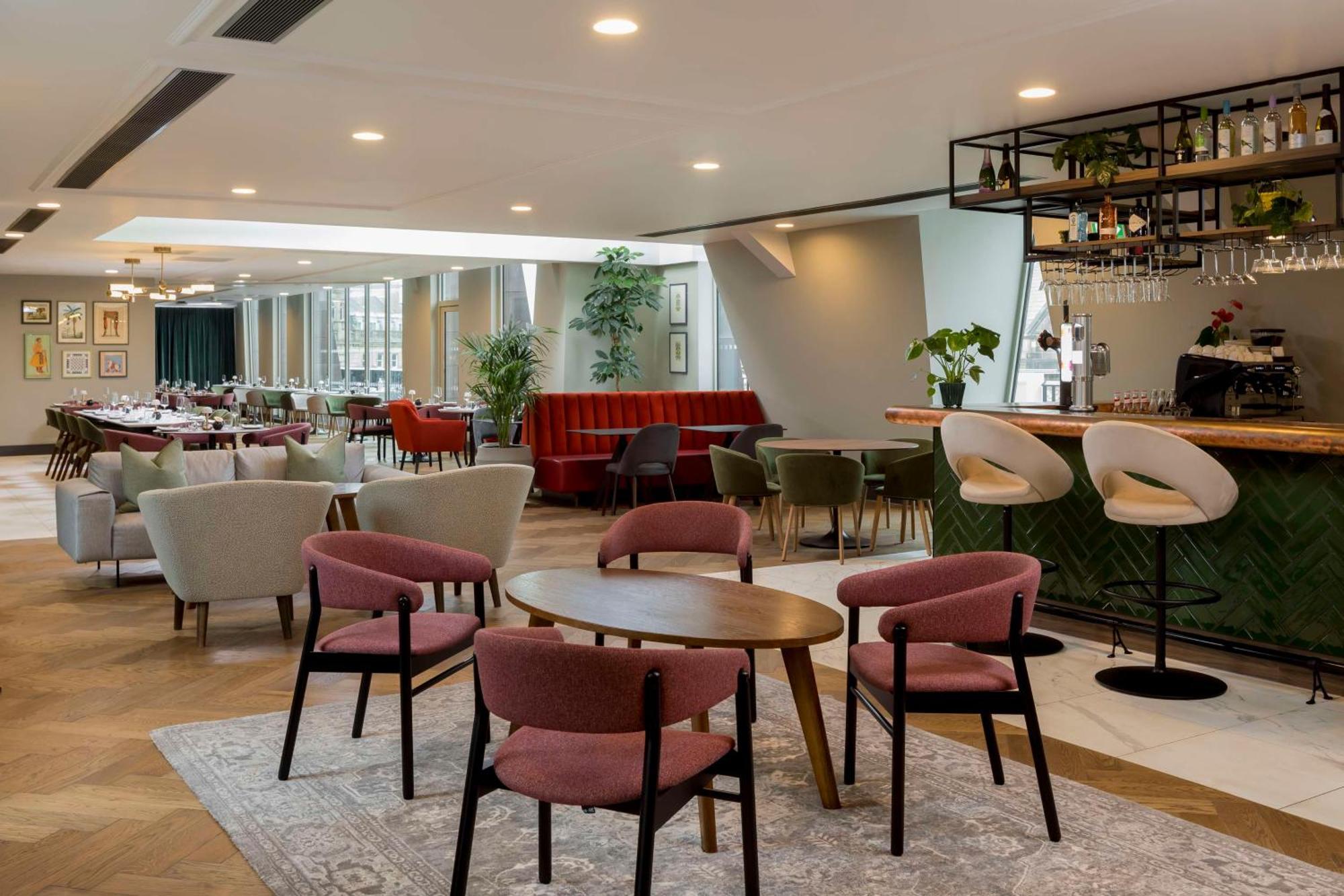 Radisson Blu Hotel, Hotel *