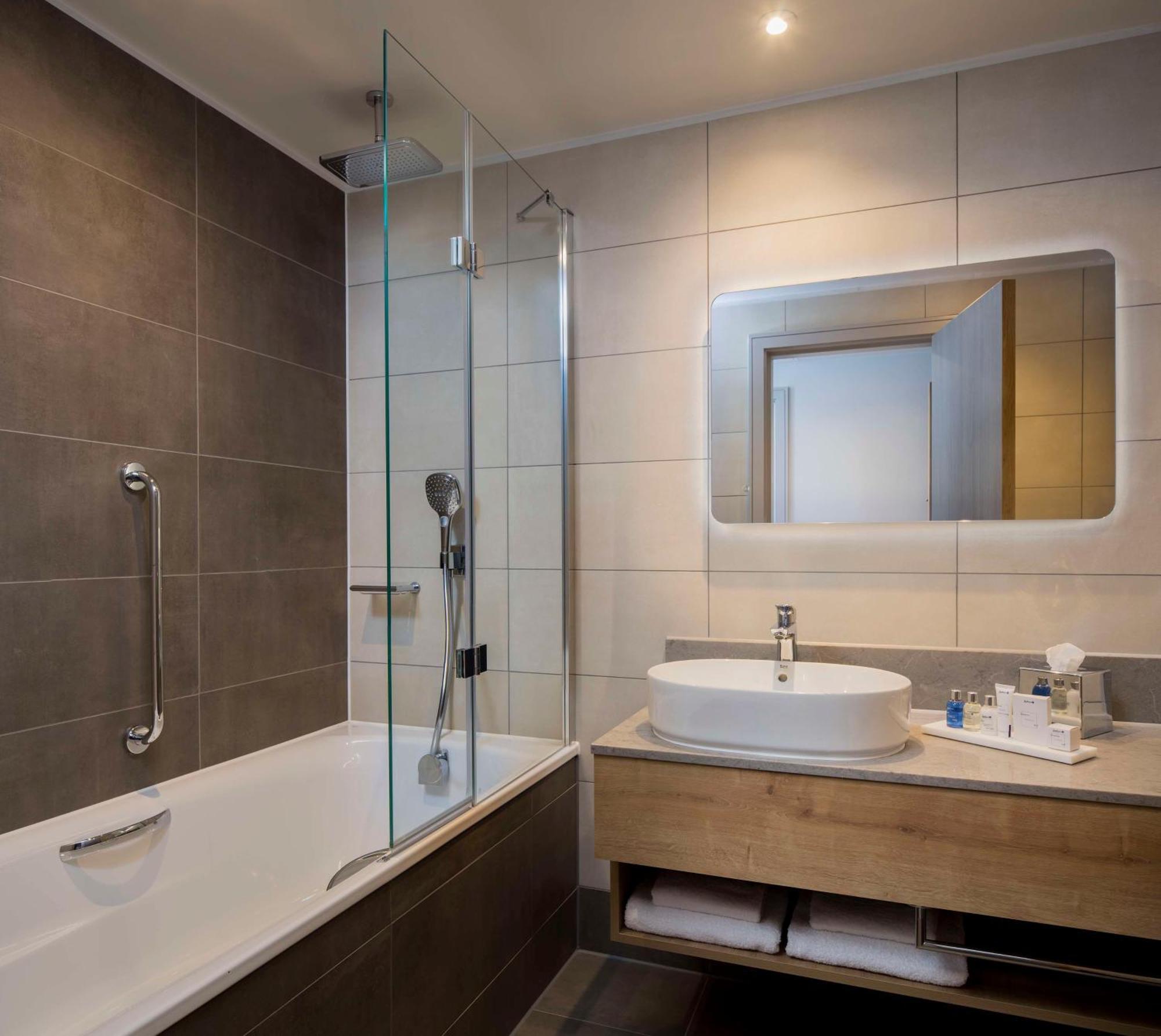 Radisson Blu Hotel, *